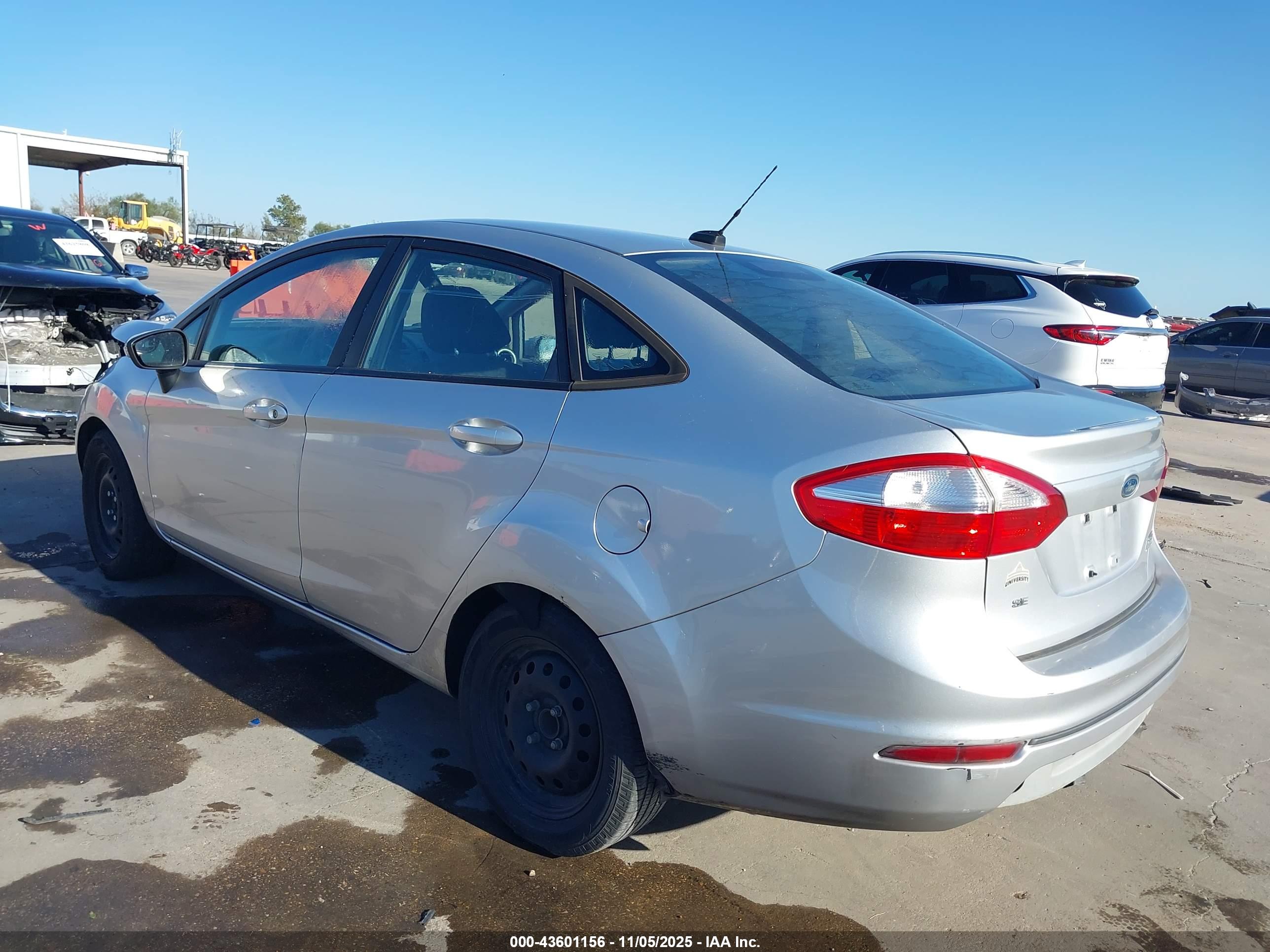 FORD FIESTA image 3
