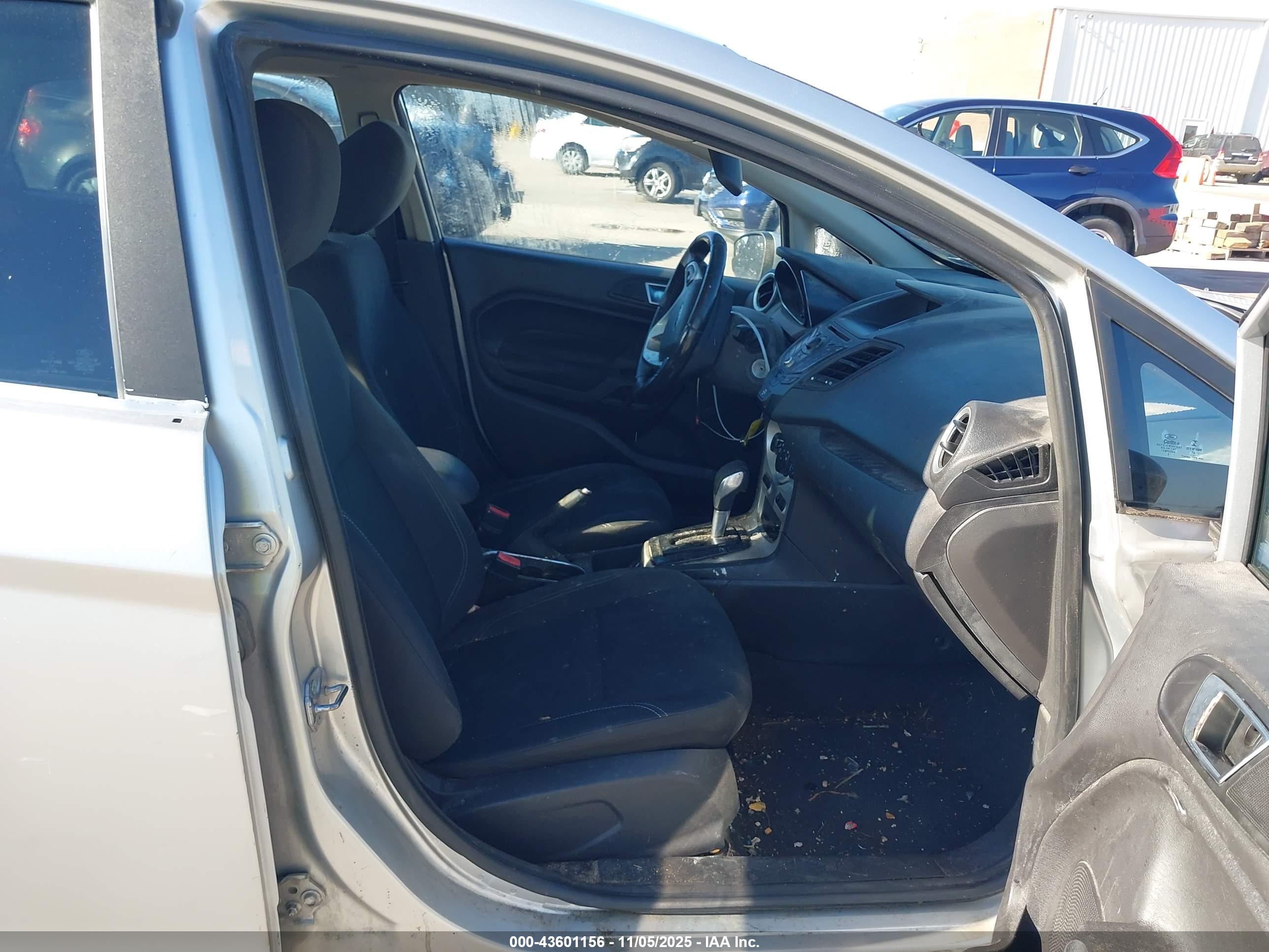 FORD FIESTA image 5