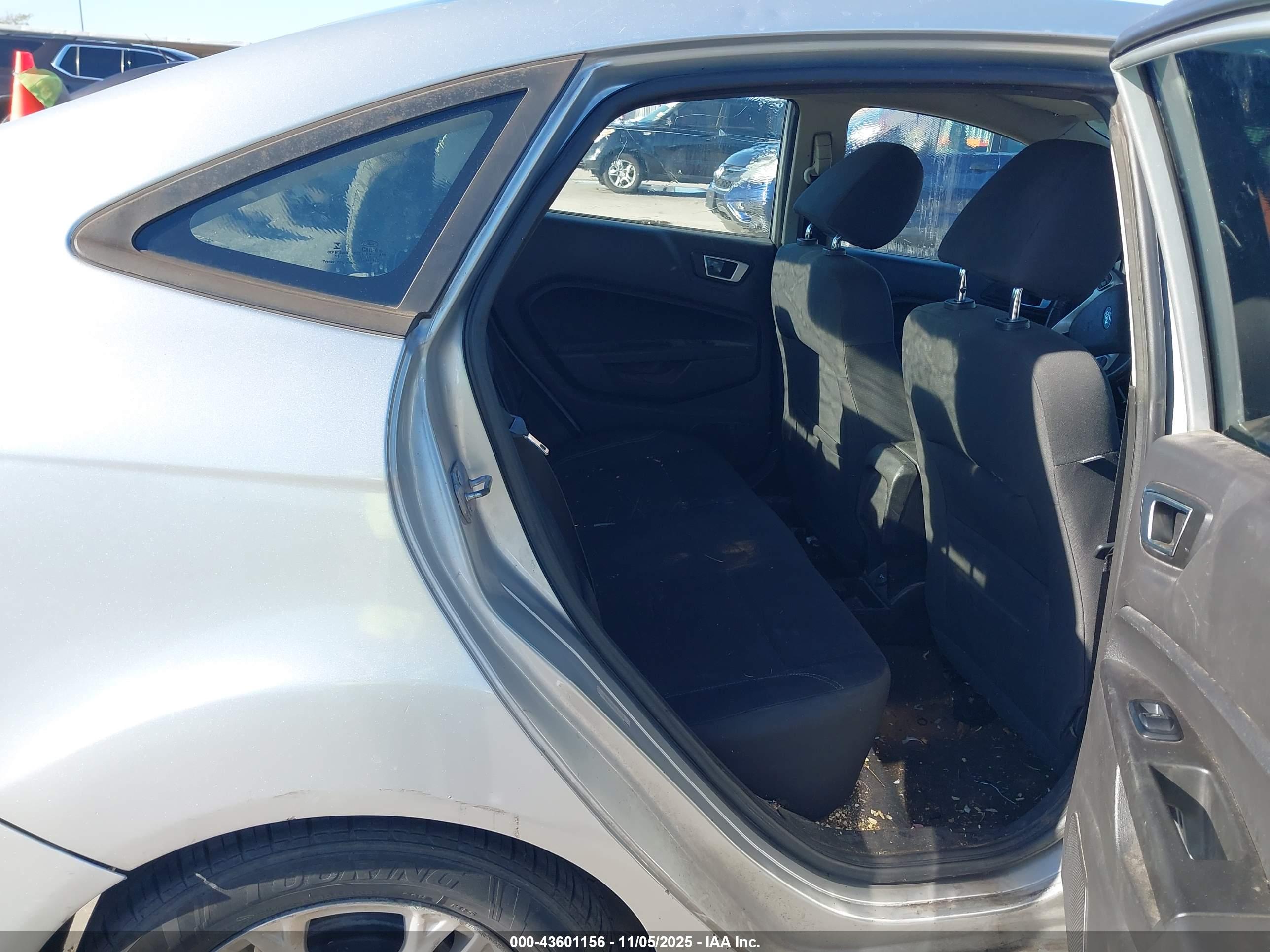 FORD FIESTA image 8