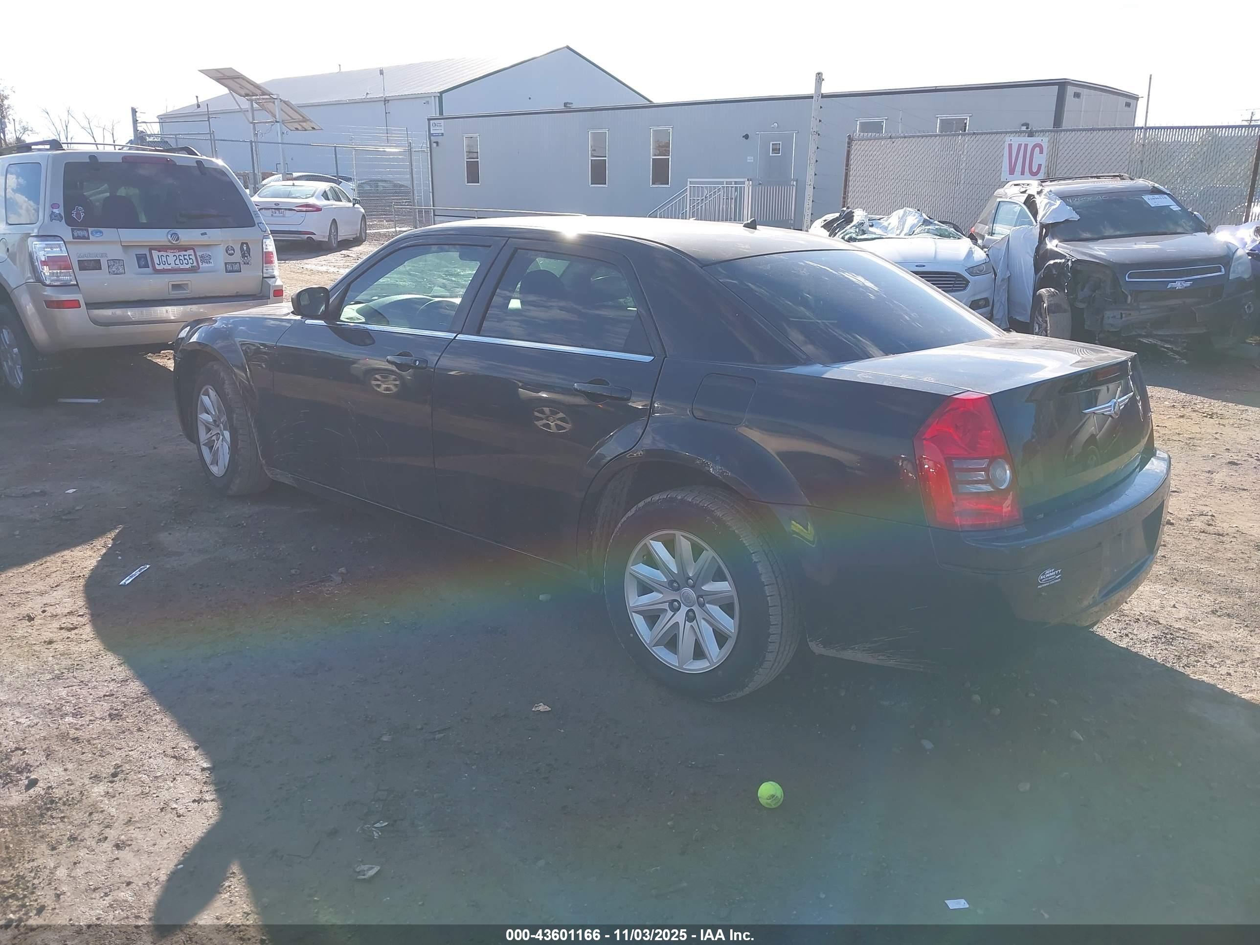CHRYSLER 300 image 3