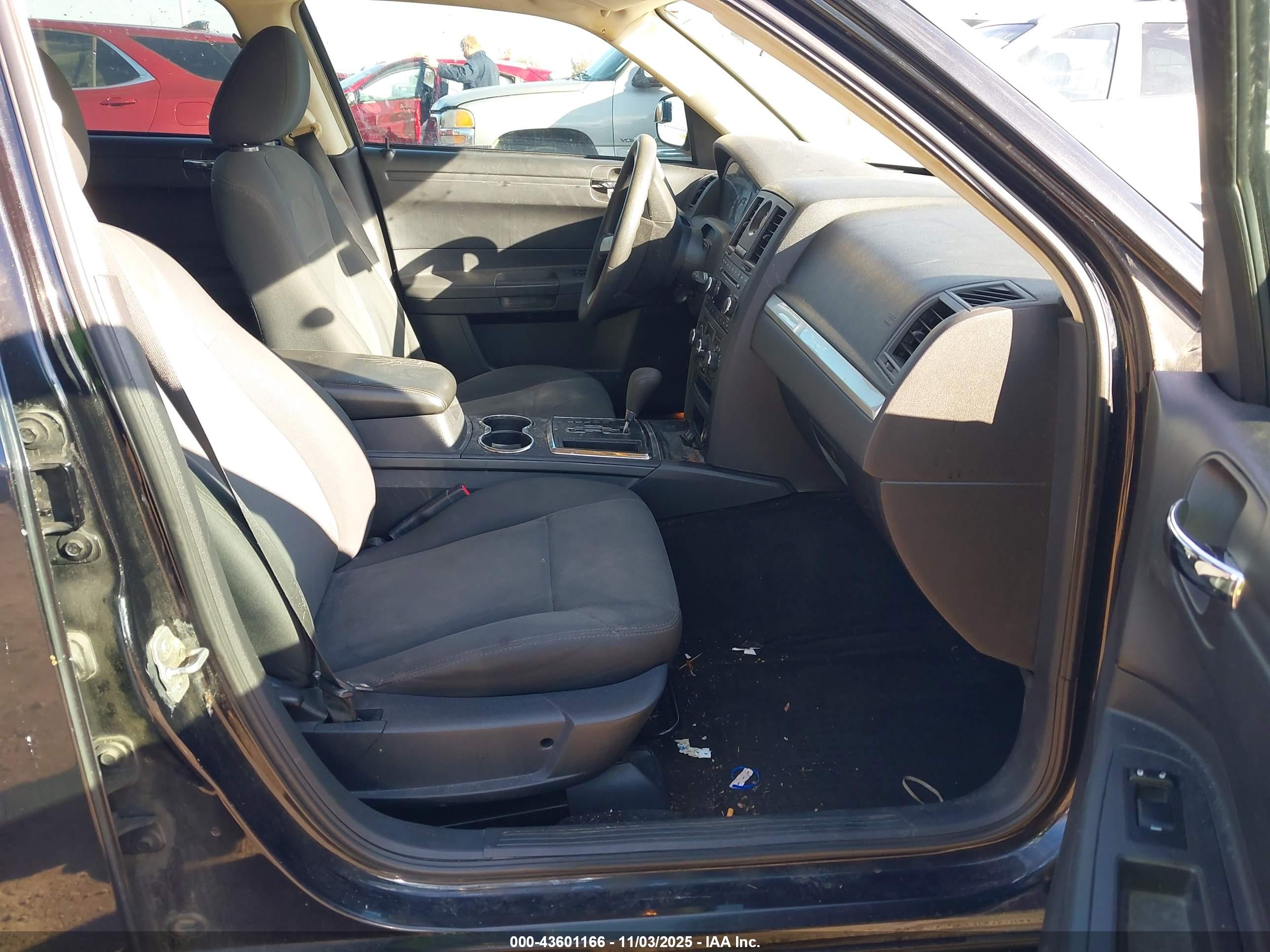 CHRYSLER 300 image 5