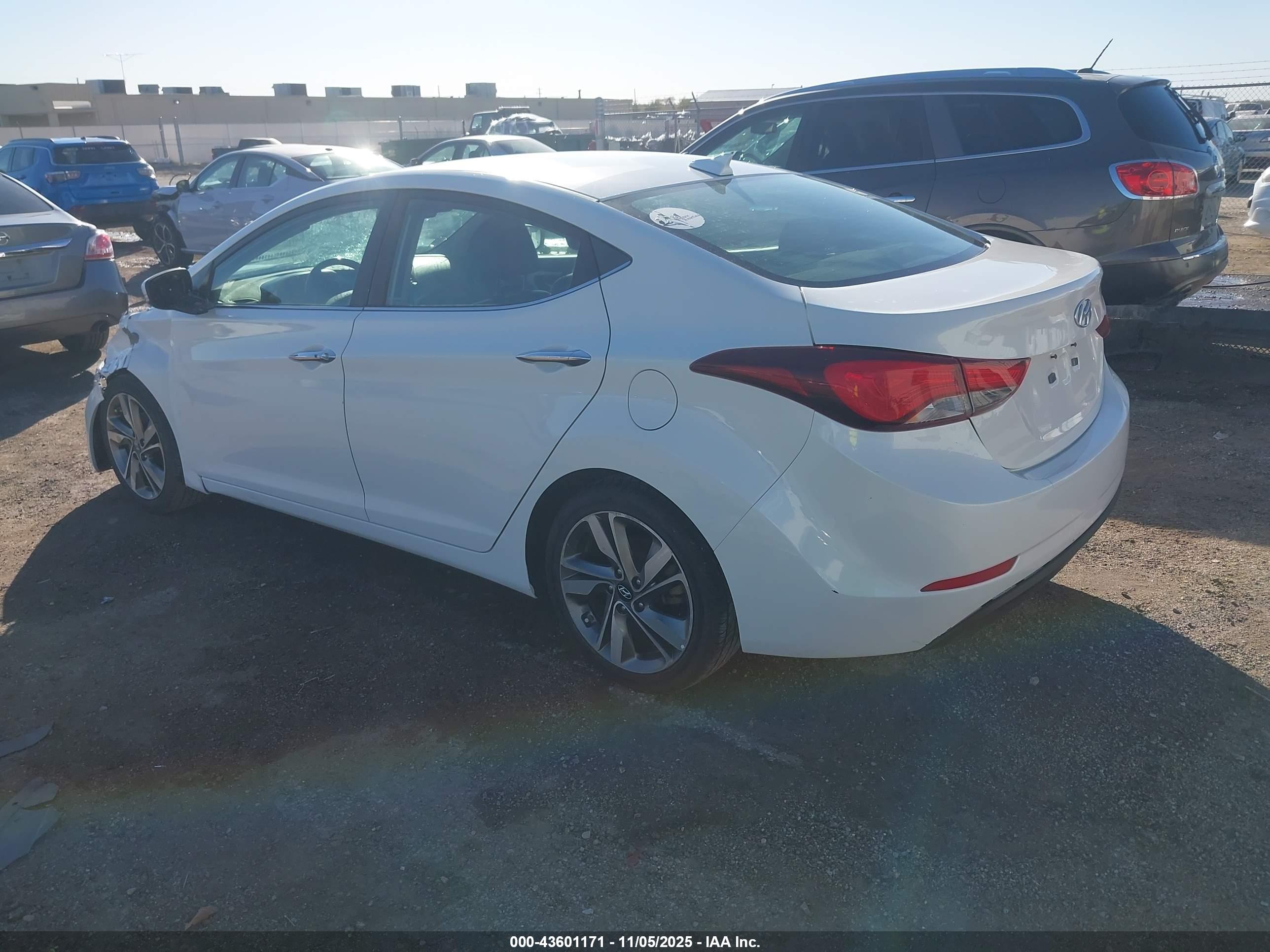 HYUNDAI ELANTRA image 3