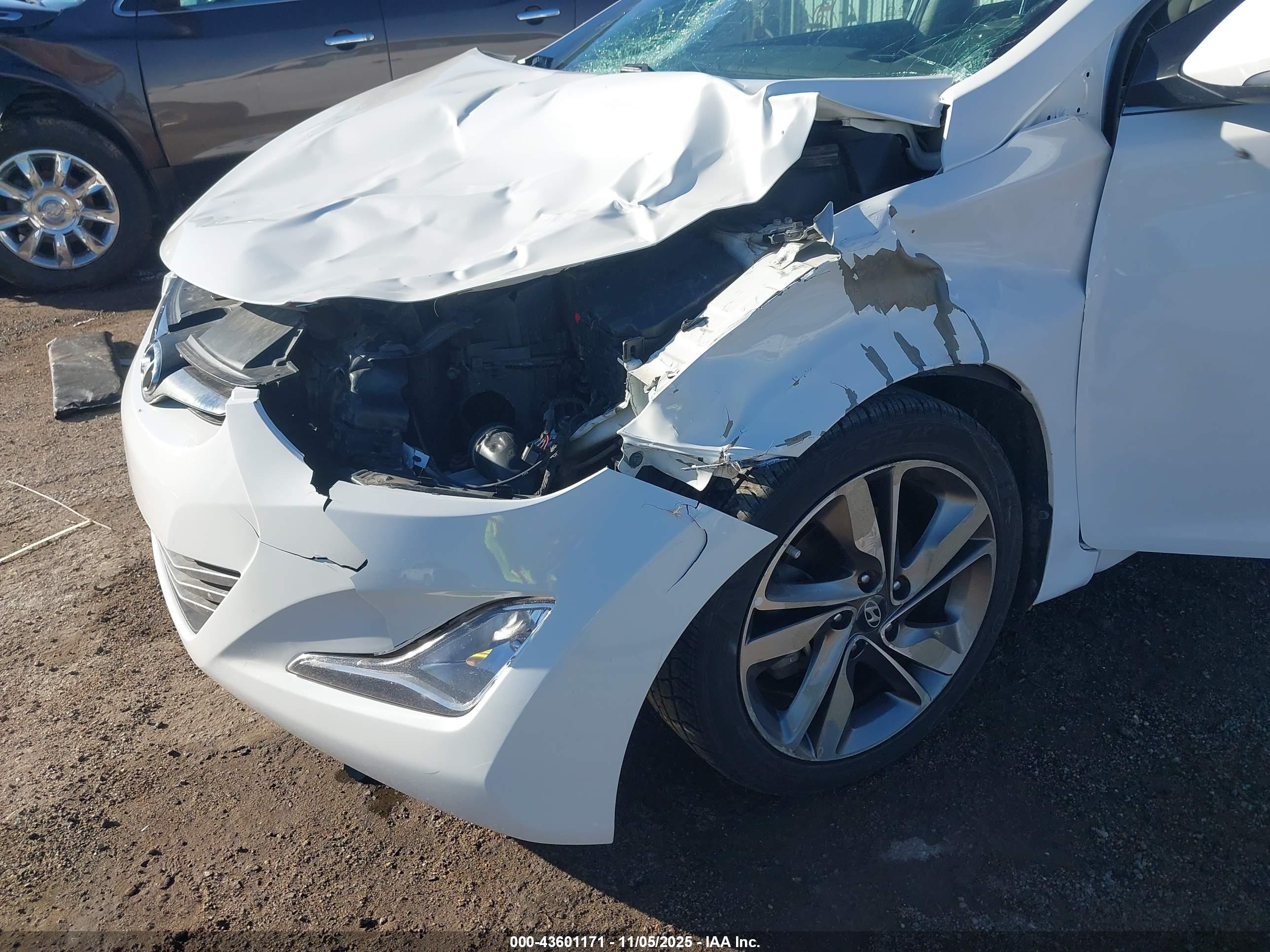 HYUNDAI ELANTRA image 6
