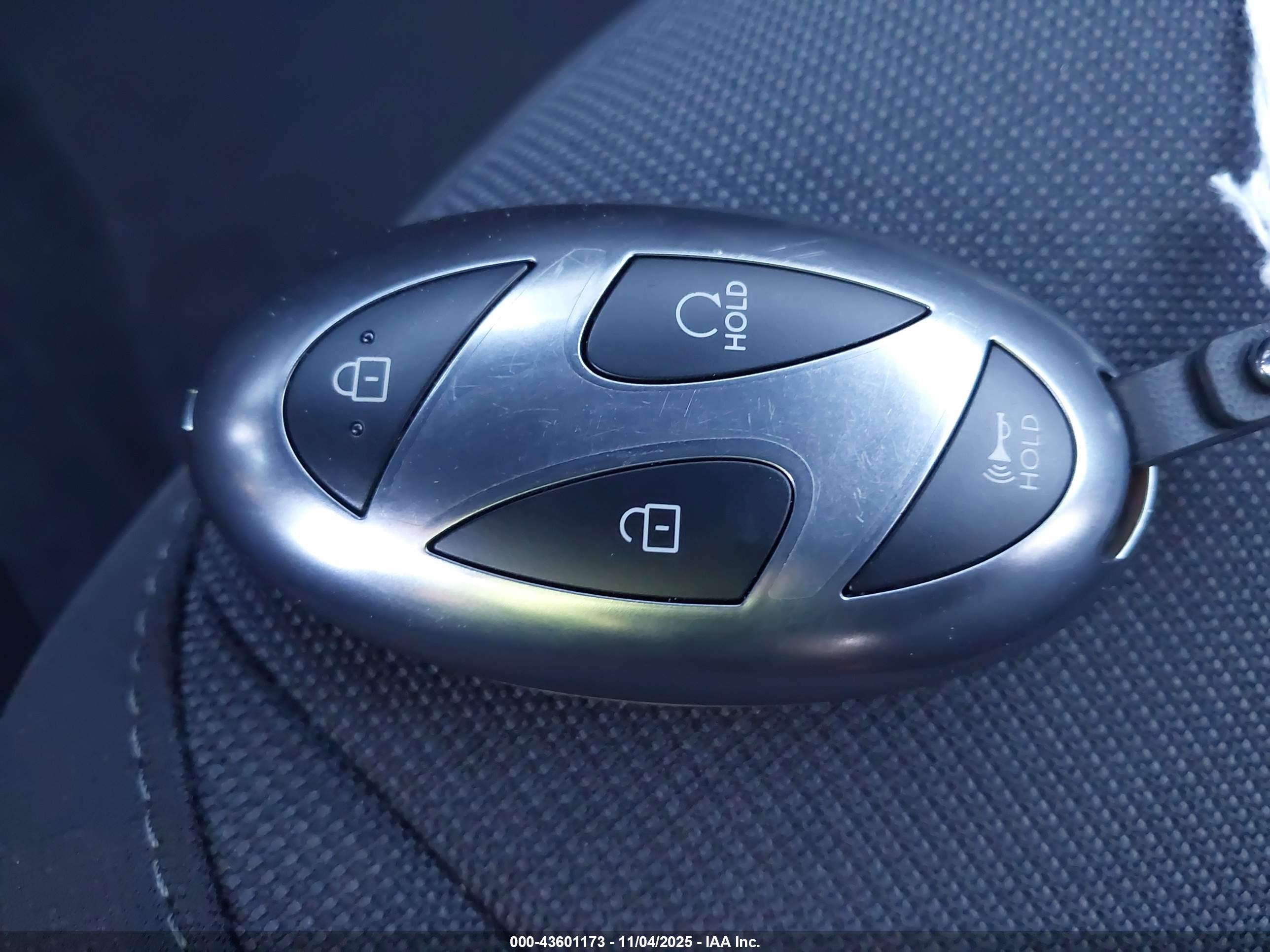 HYUNDAI KONA image 11