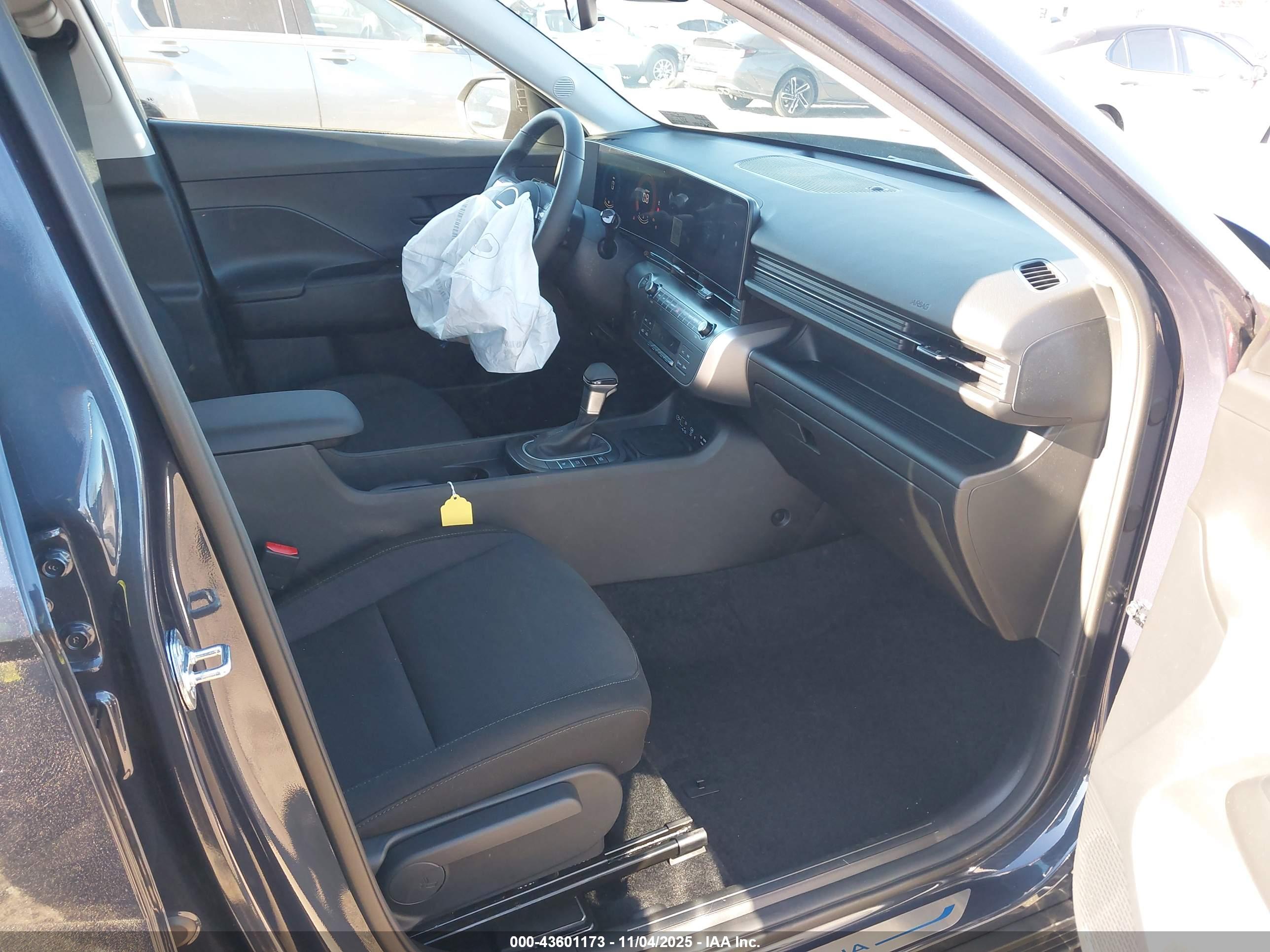 HYUNDAI KONA image 5