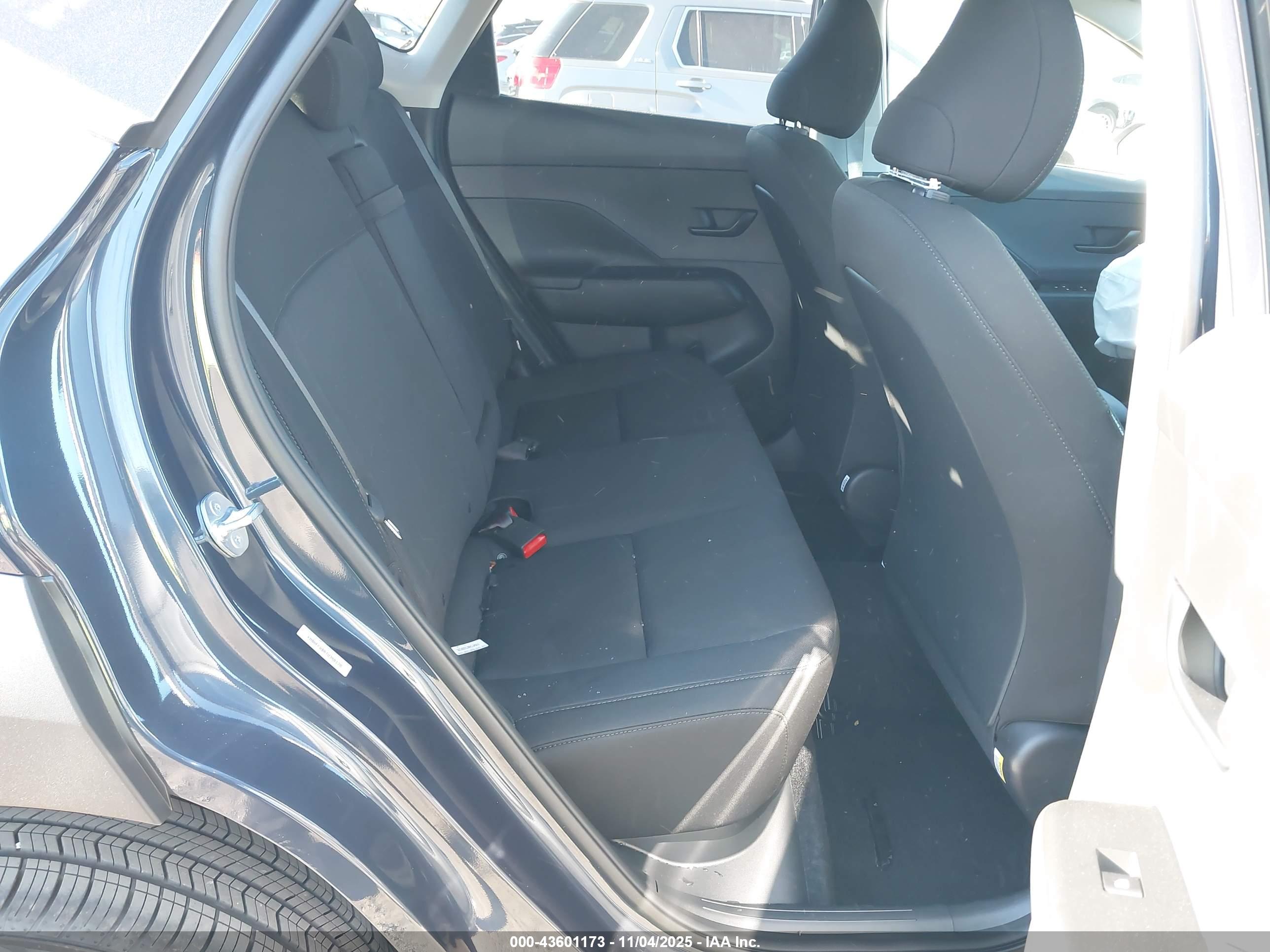 HYUNDAI KONA image 8