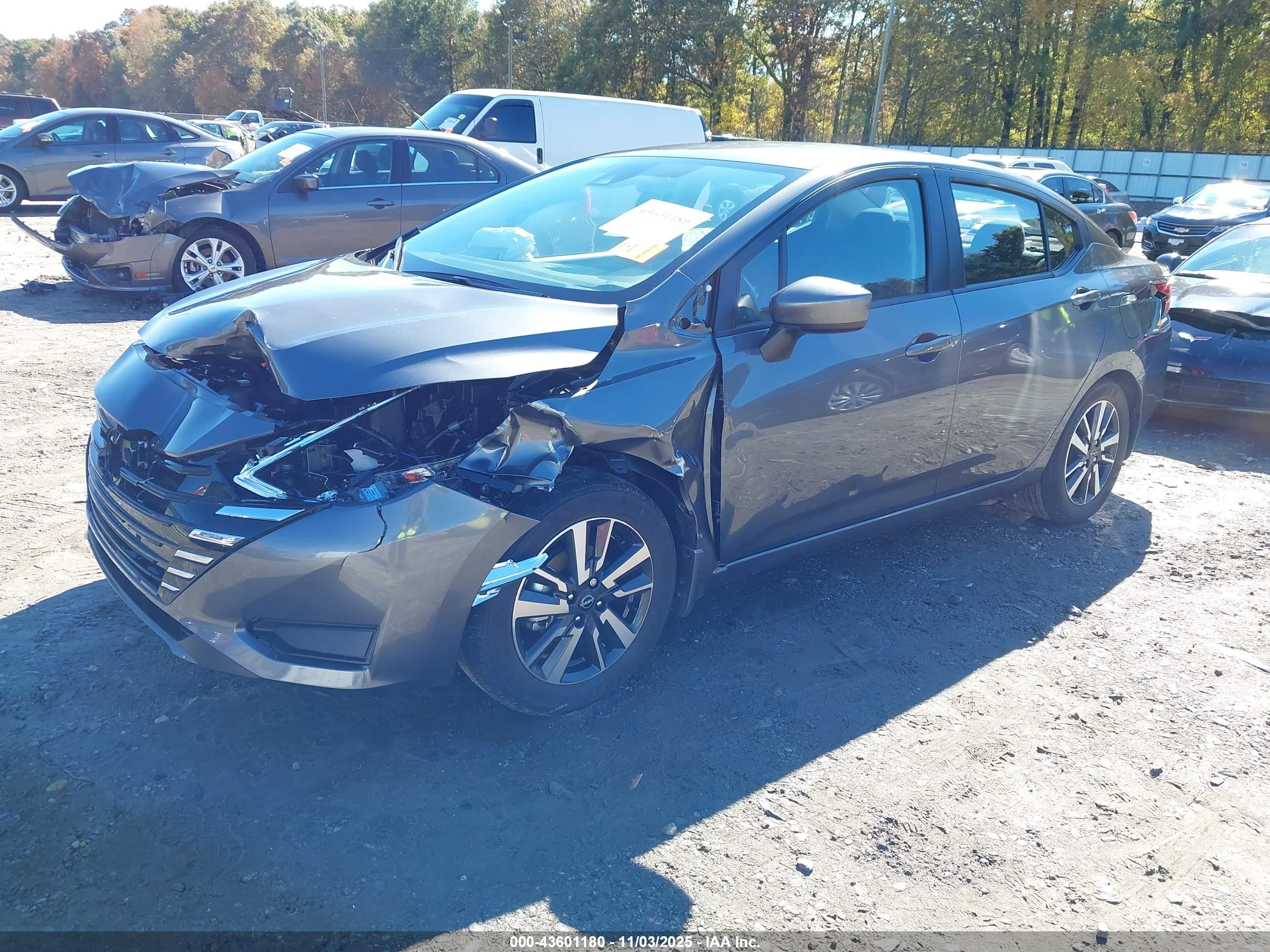 NISSAN VERSA image 2