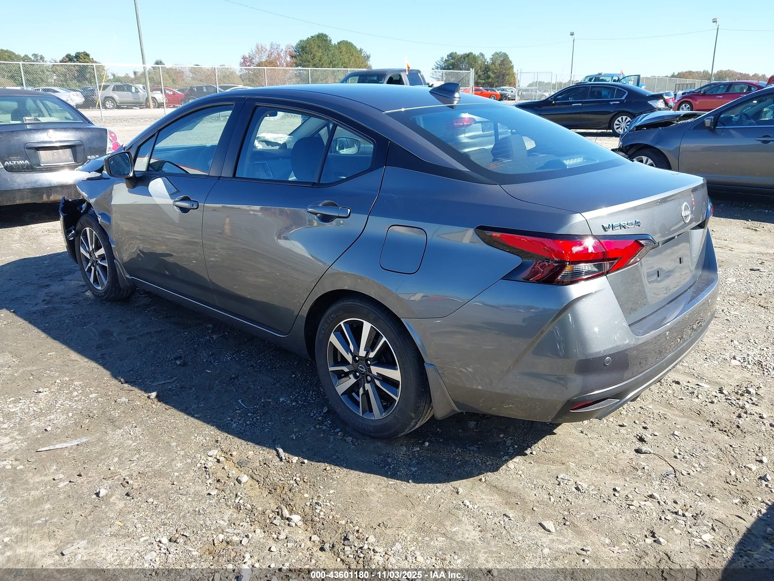 NISSAN VERSA image 3