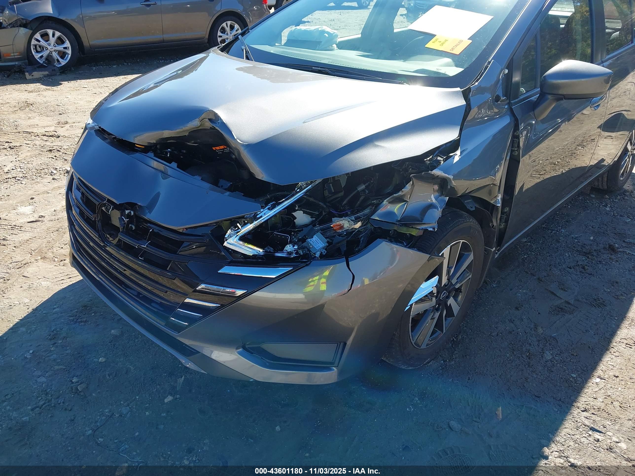 NISSAN VERSA image 6
