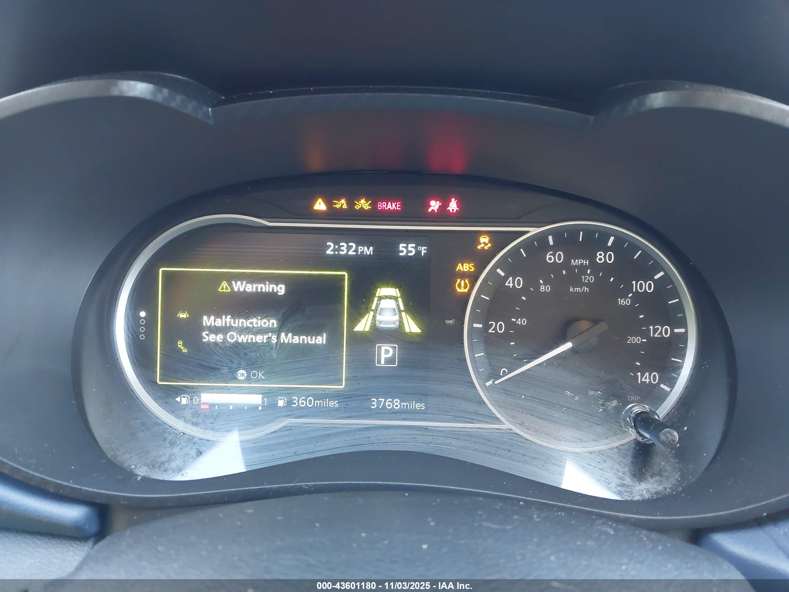 NISSAN VERSA image 7