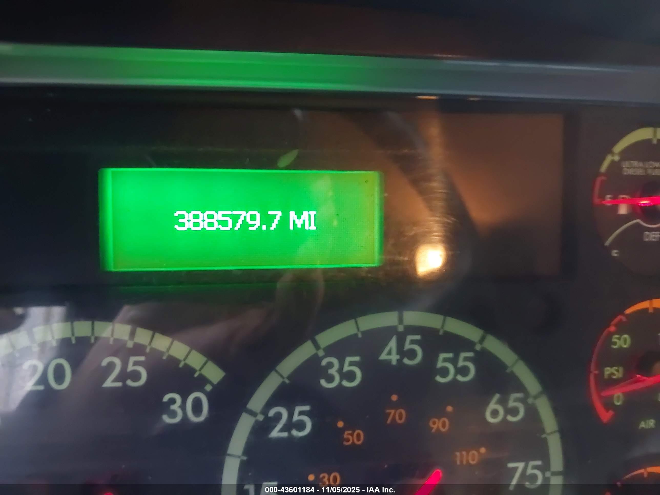 FREIGHTLINER M2 image 6