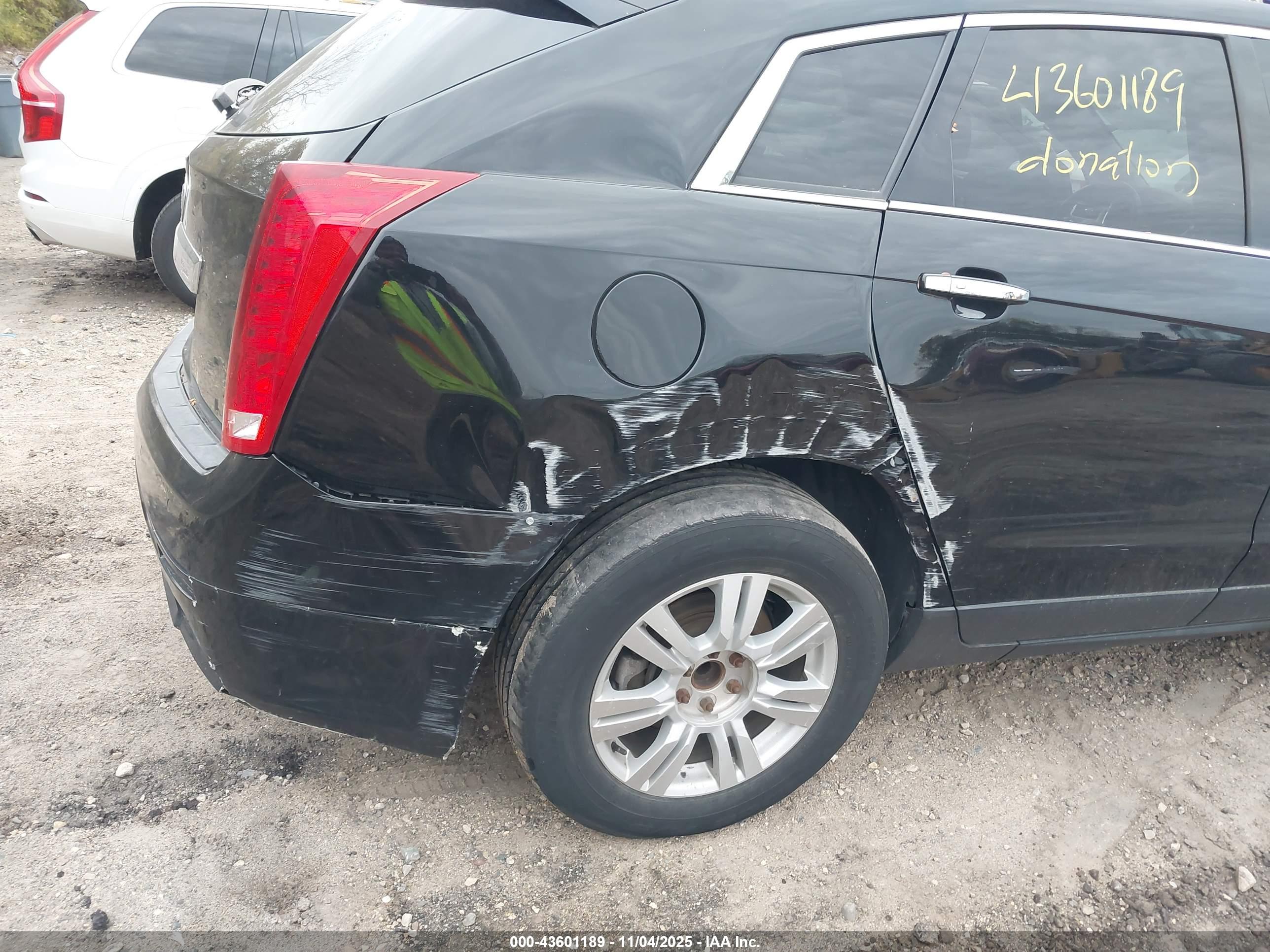 CADILLAC SRX image 6