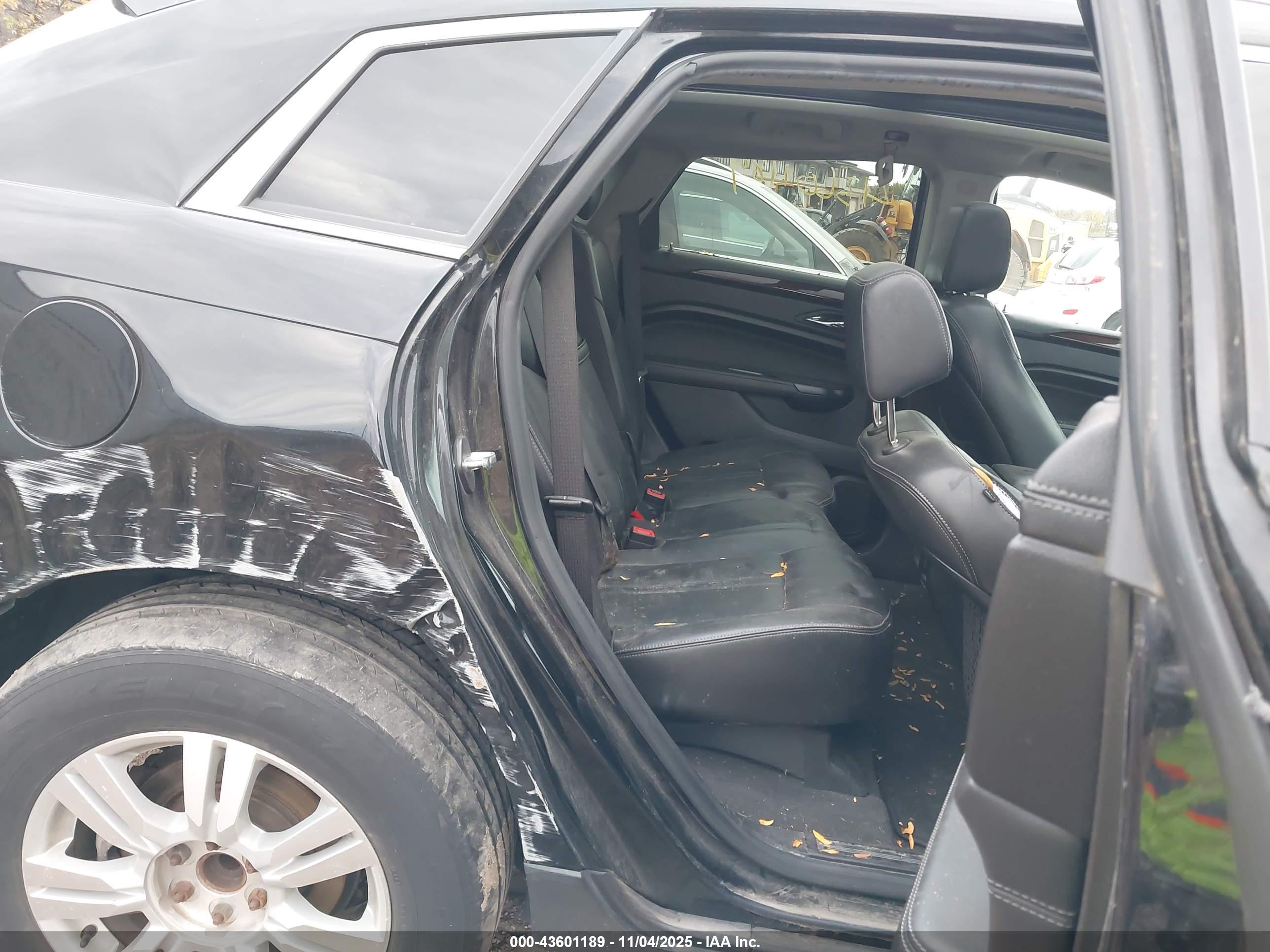 CADILLAC SRX image 8