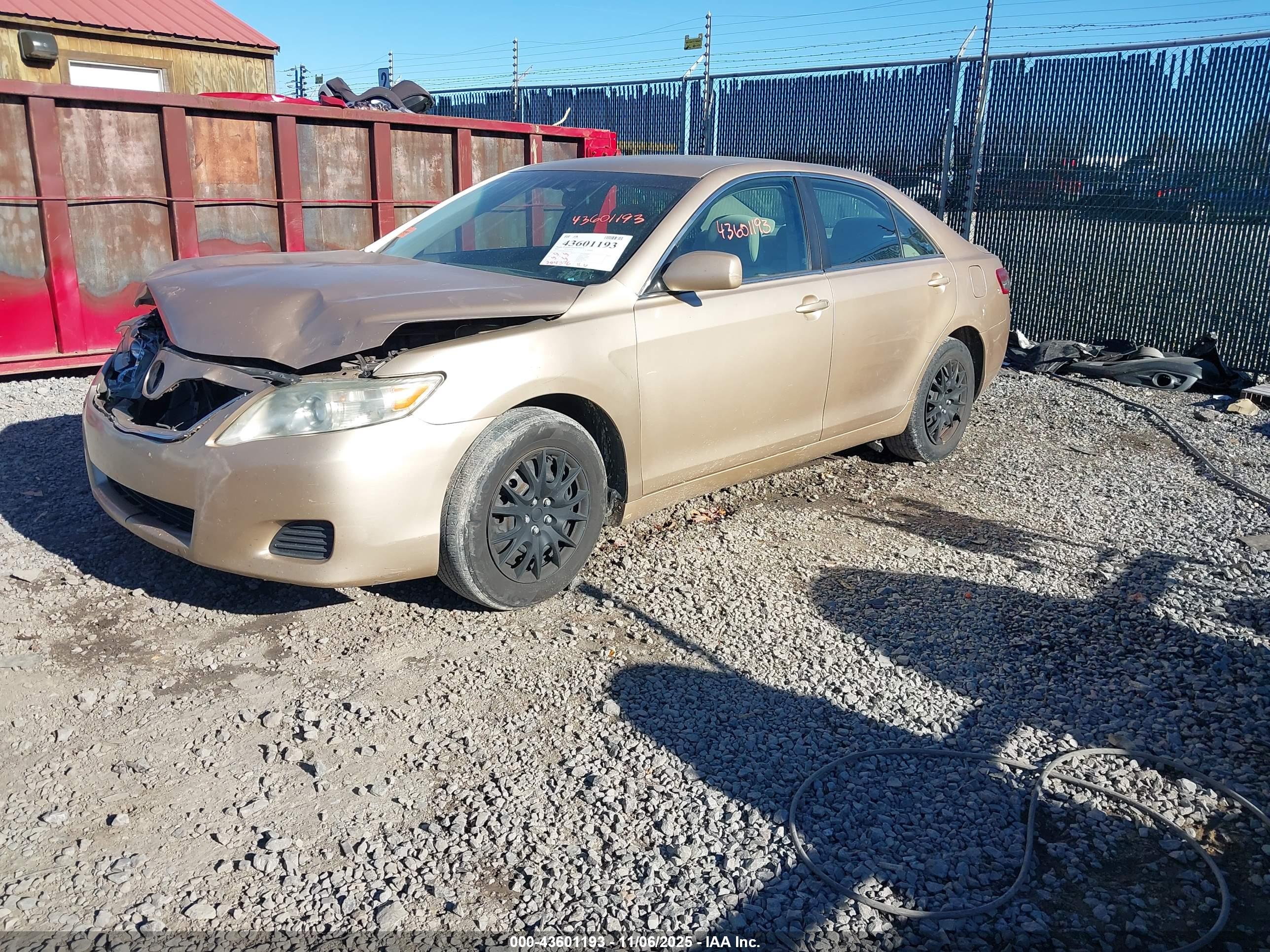 TOYOTA CAMRY image 2