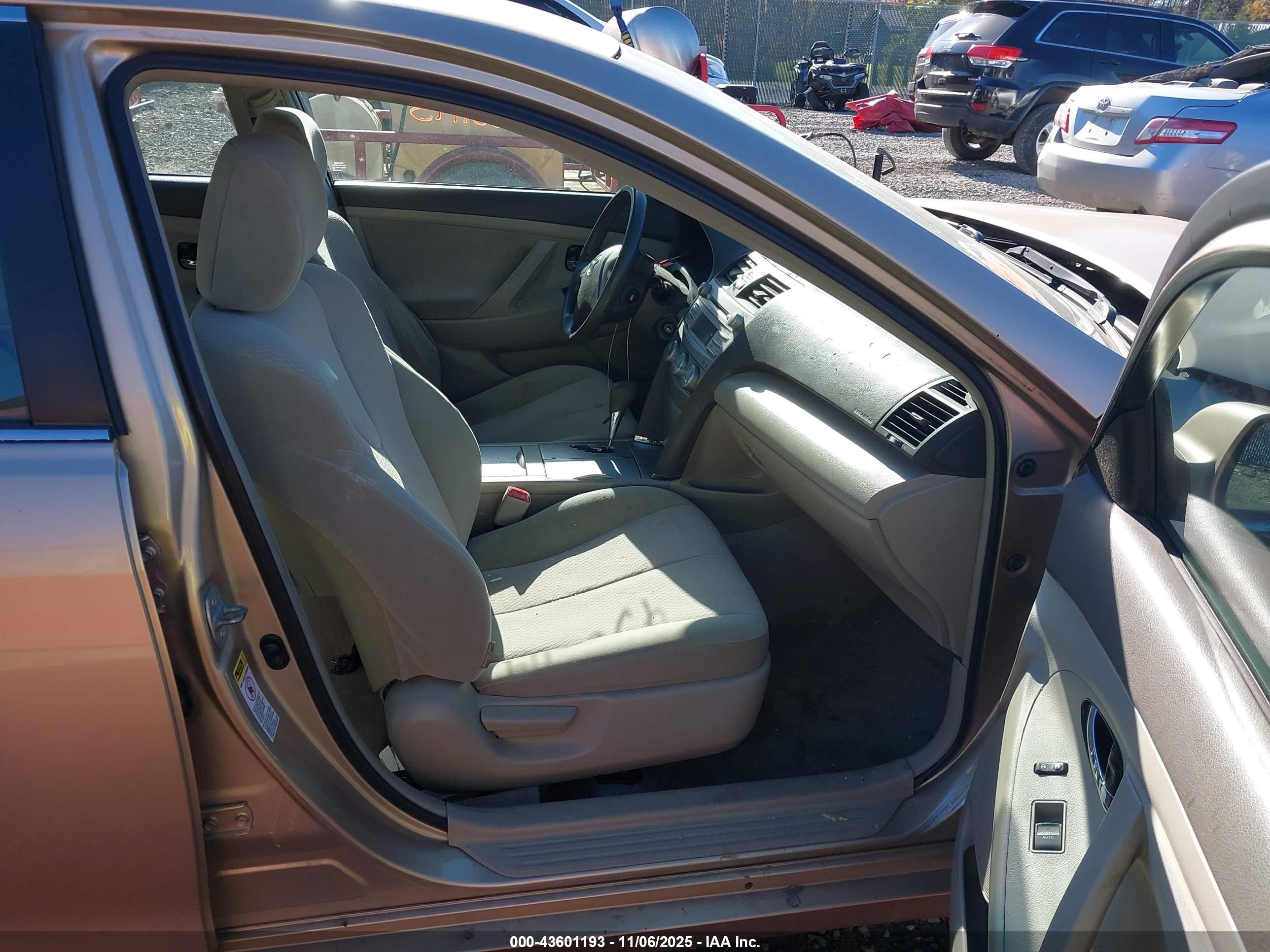 TOYOTA CAMRY image 5