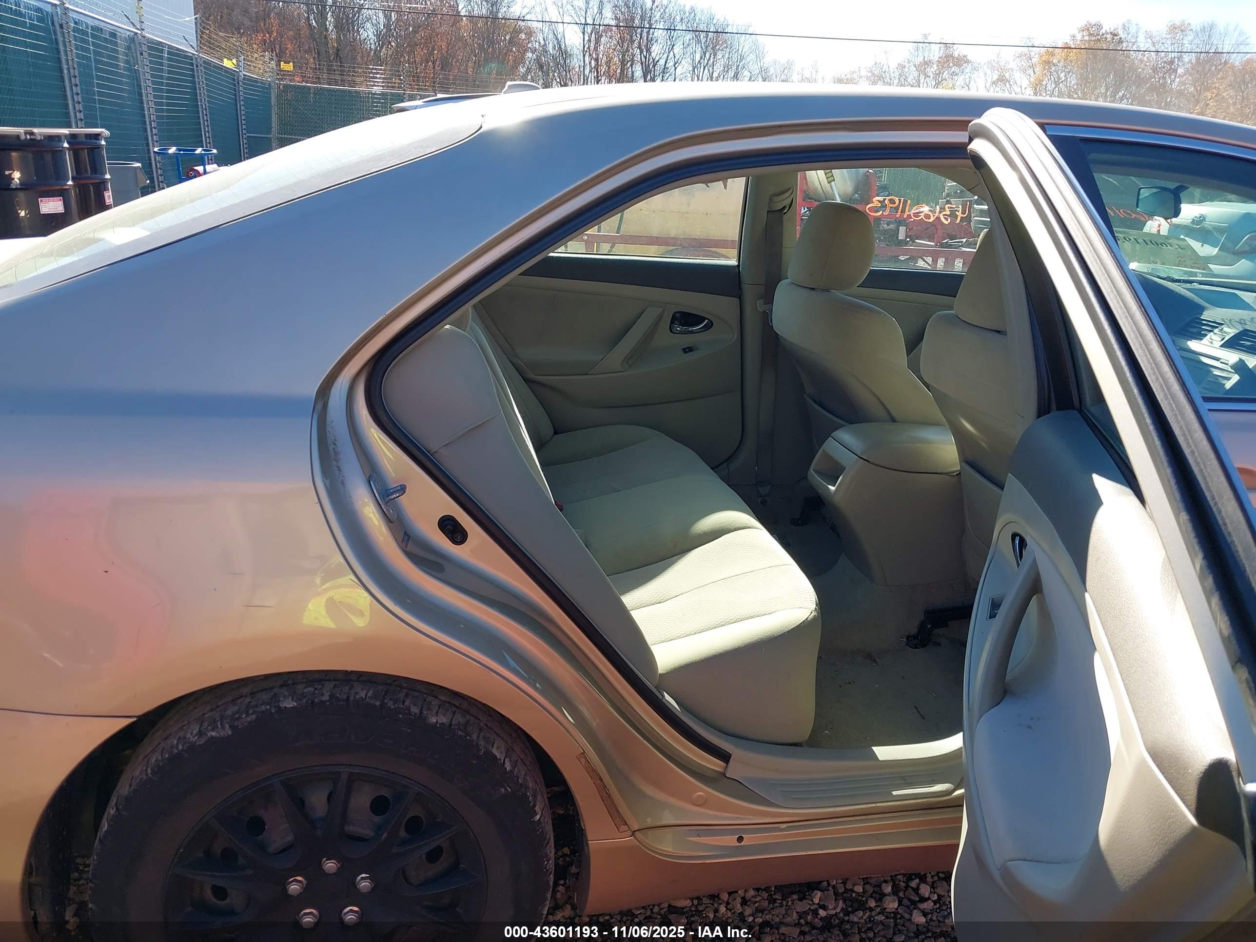 TOYOTA CAMRY image 8