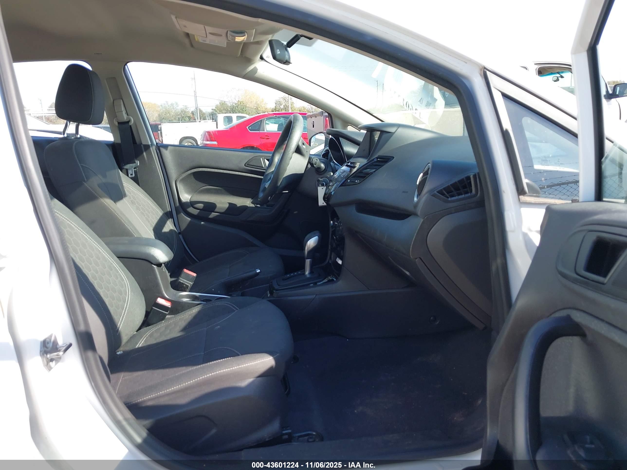 FORD FIESTA image 5