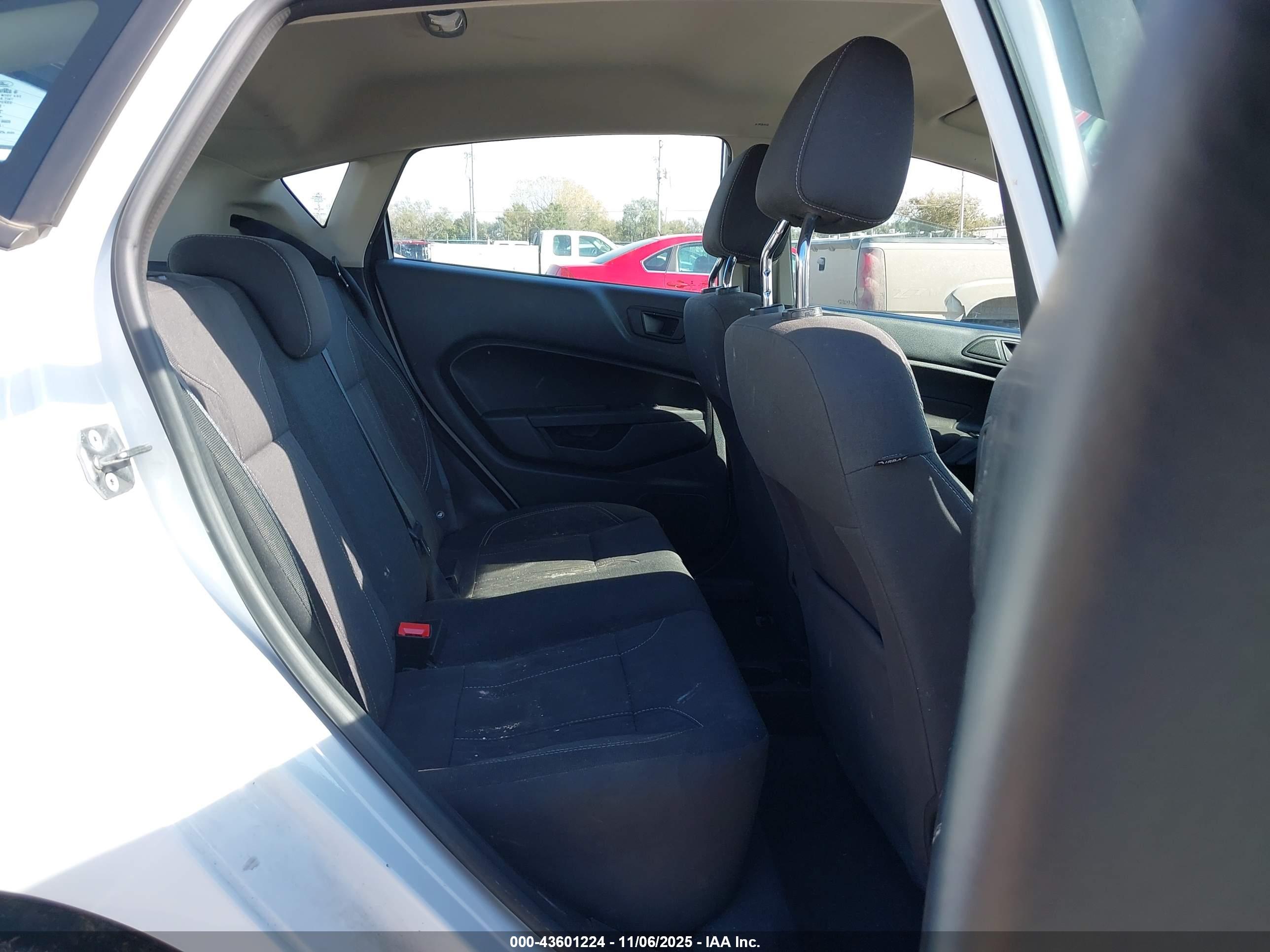 FORD FIESTA image 8