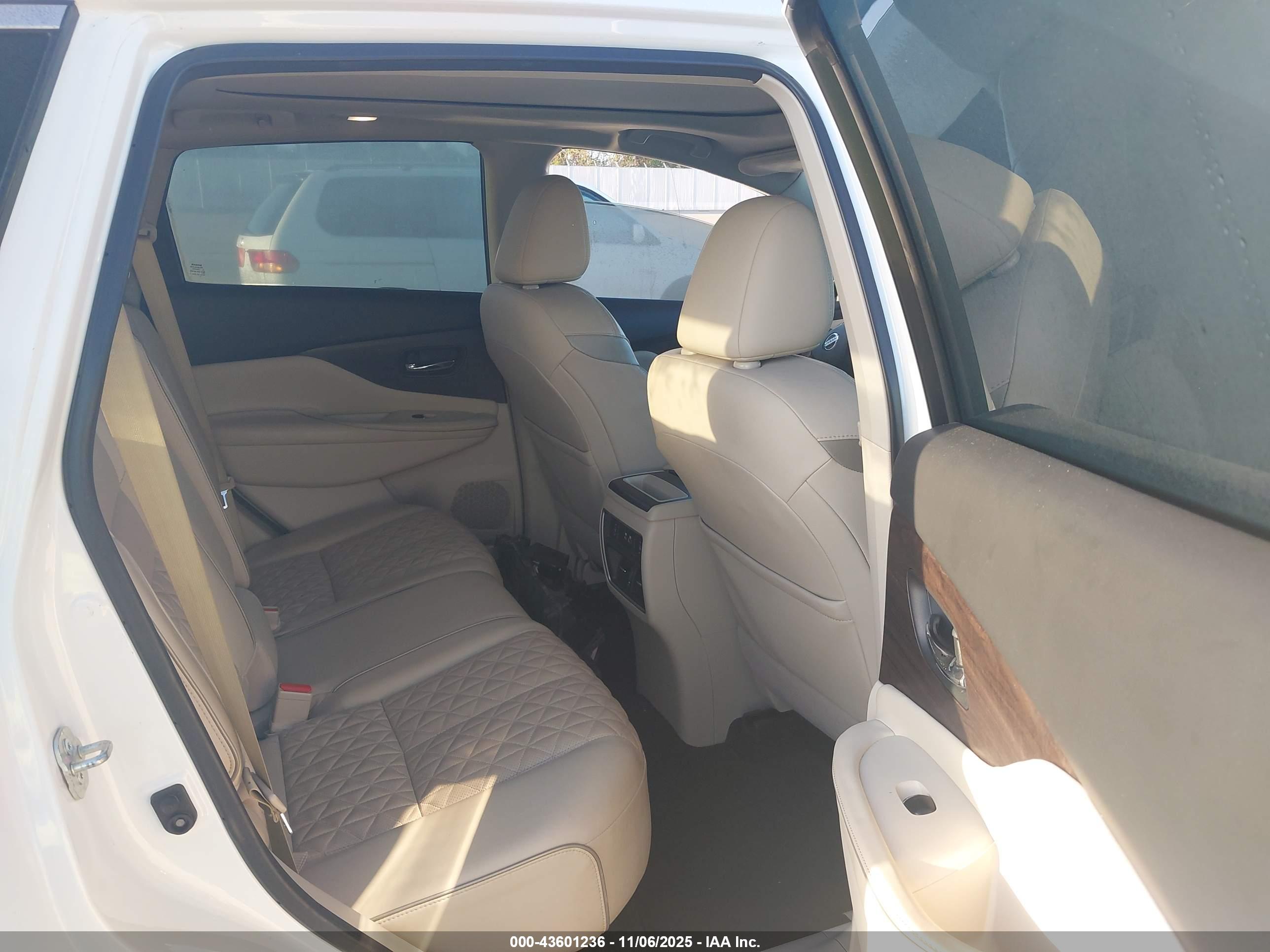 NISSAN MURANO image 8