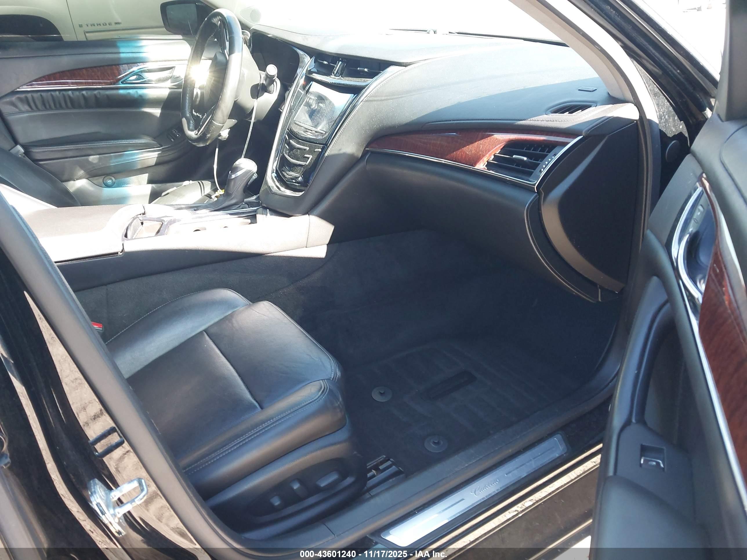 CADILLAC CTS image 5