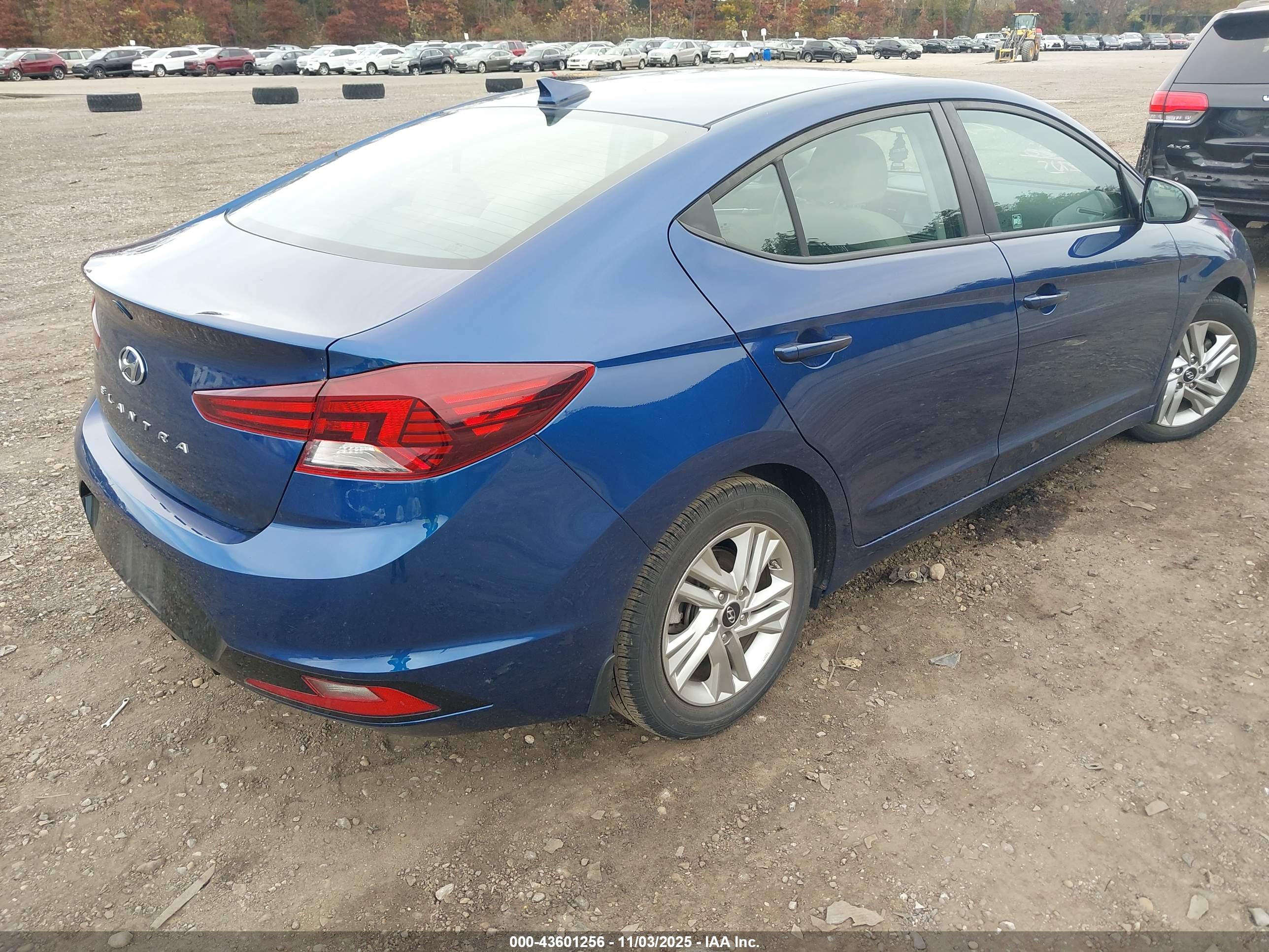 HYUNDAI ELANTRA image 4