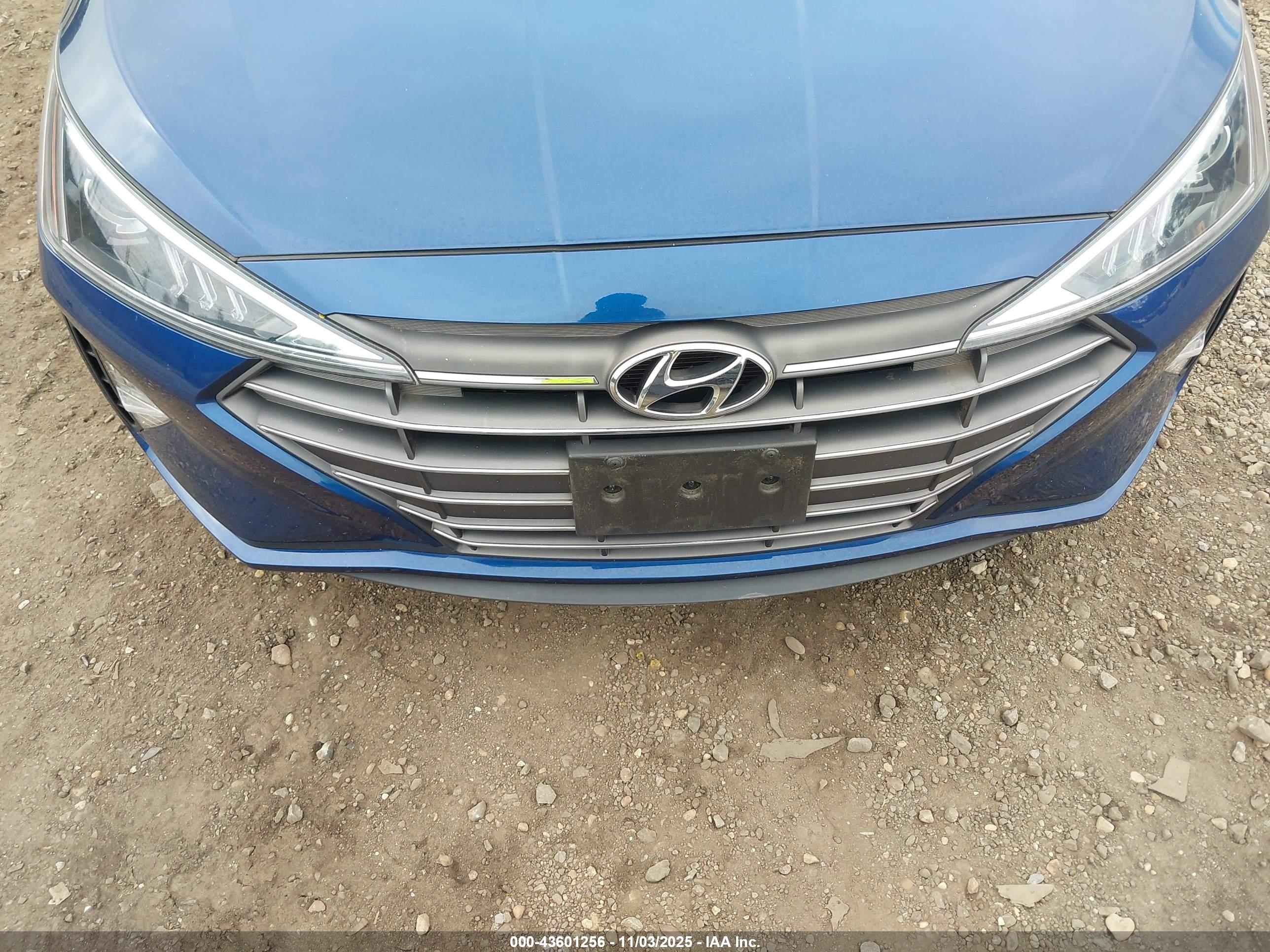 HYUNDAI ELANTRA image 6