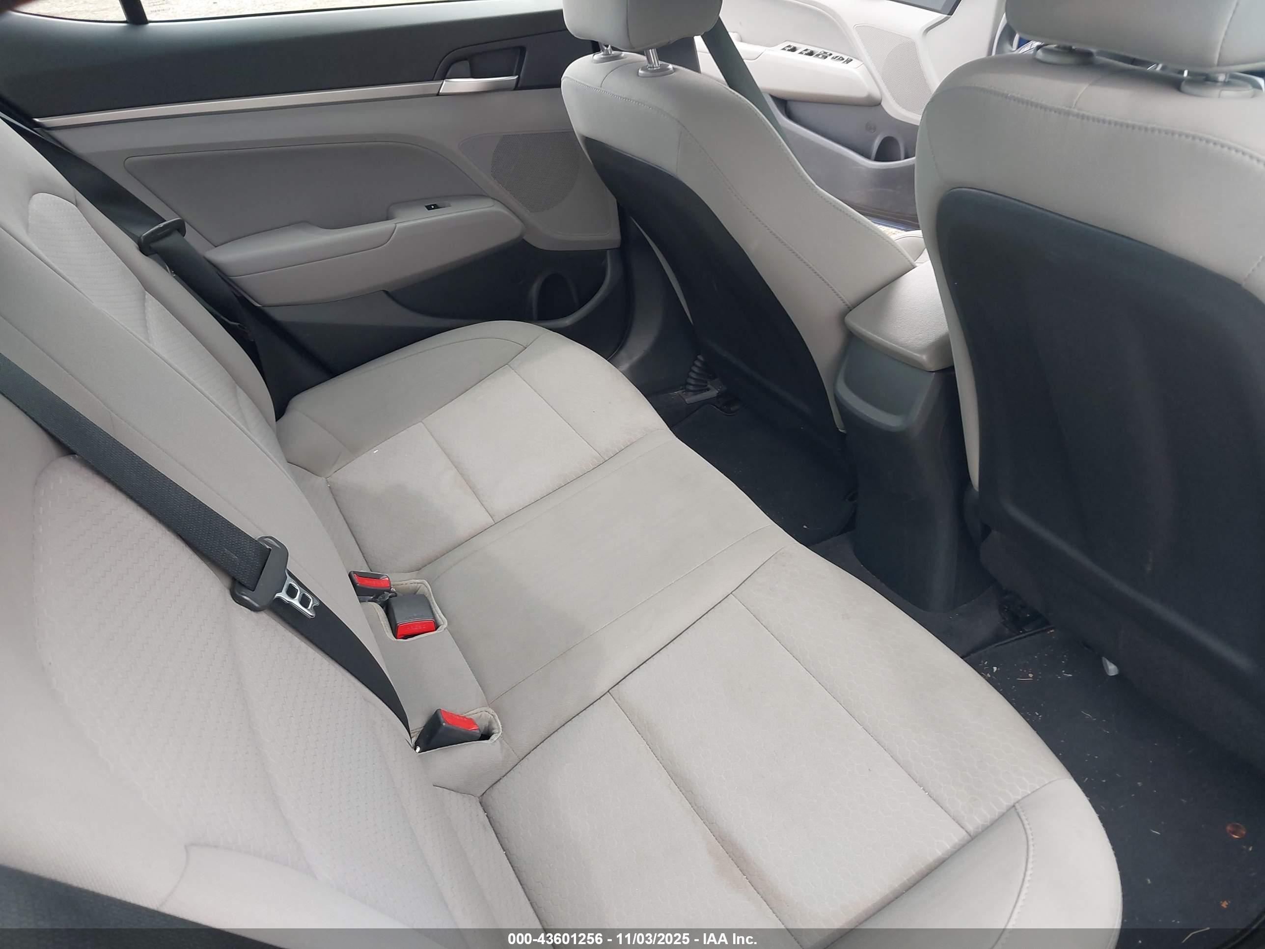 HYUNDAI ELANTRA image 8