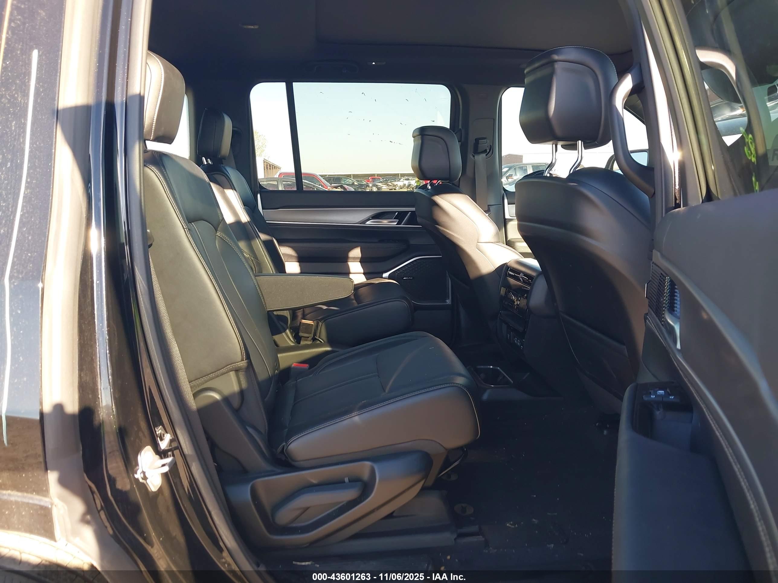 JEEP WAGONEER image 8