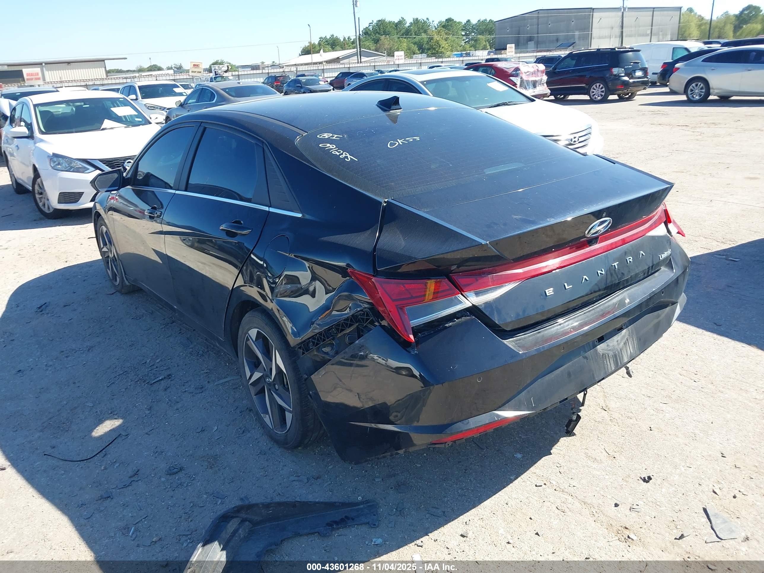 HYUNDAI ELANTRA image 3