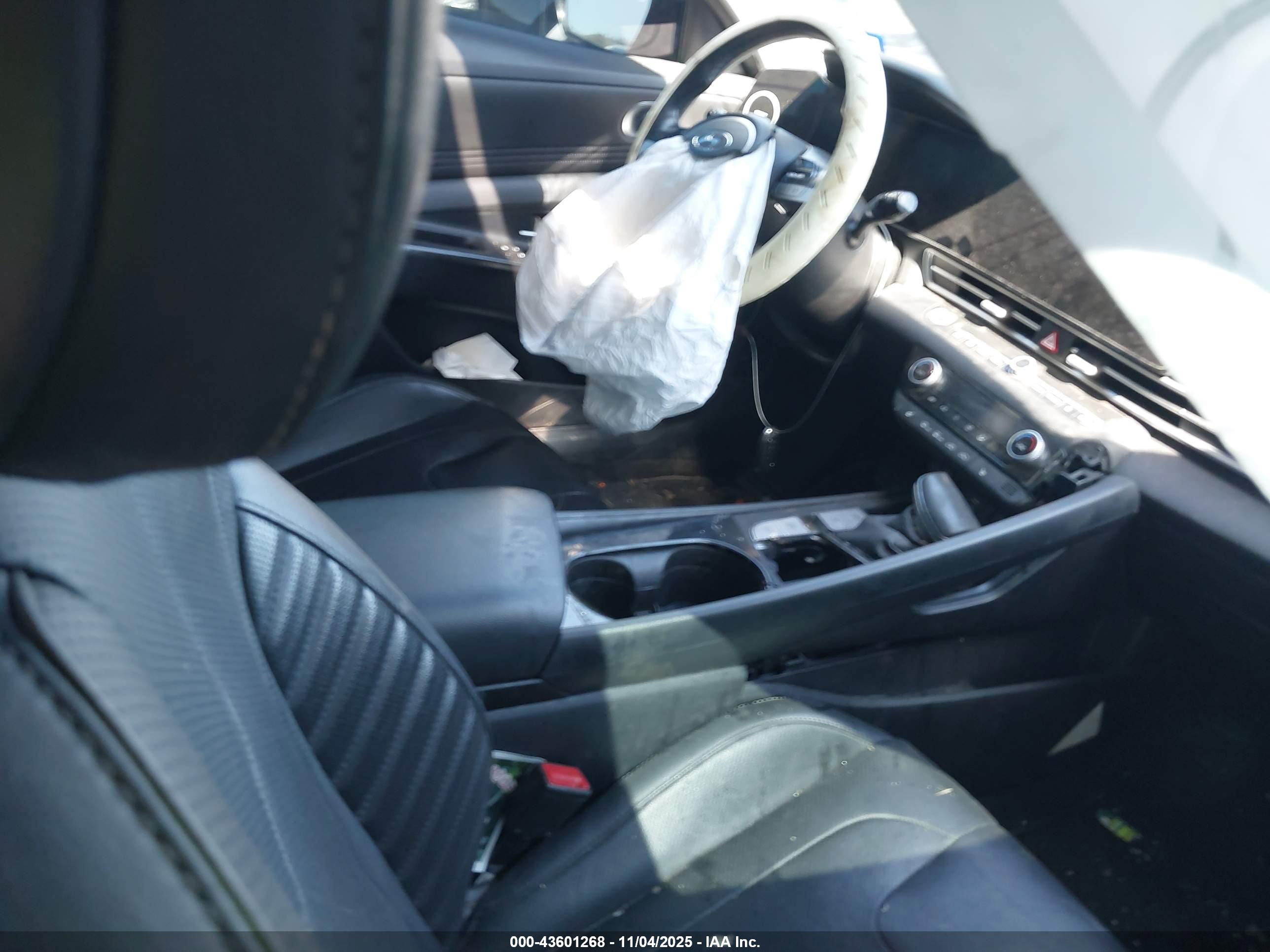 HYUNDAI ELANTRA image 5