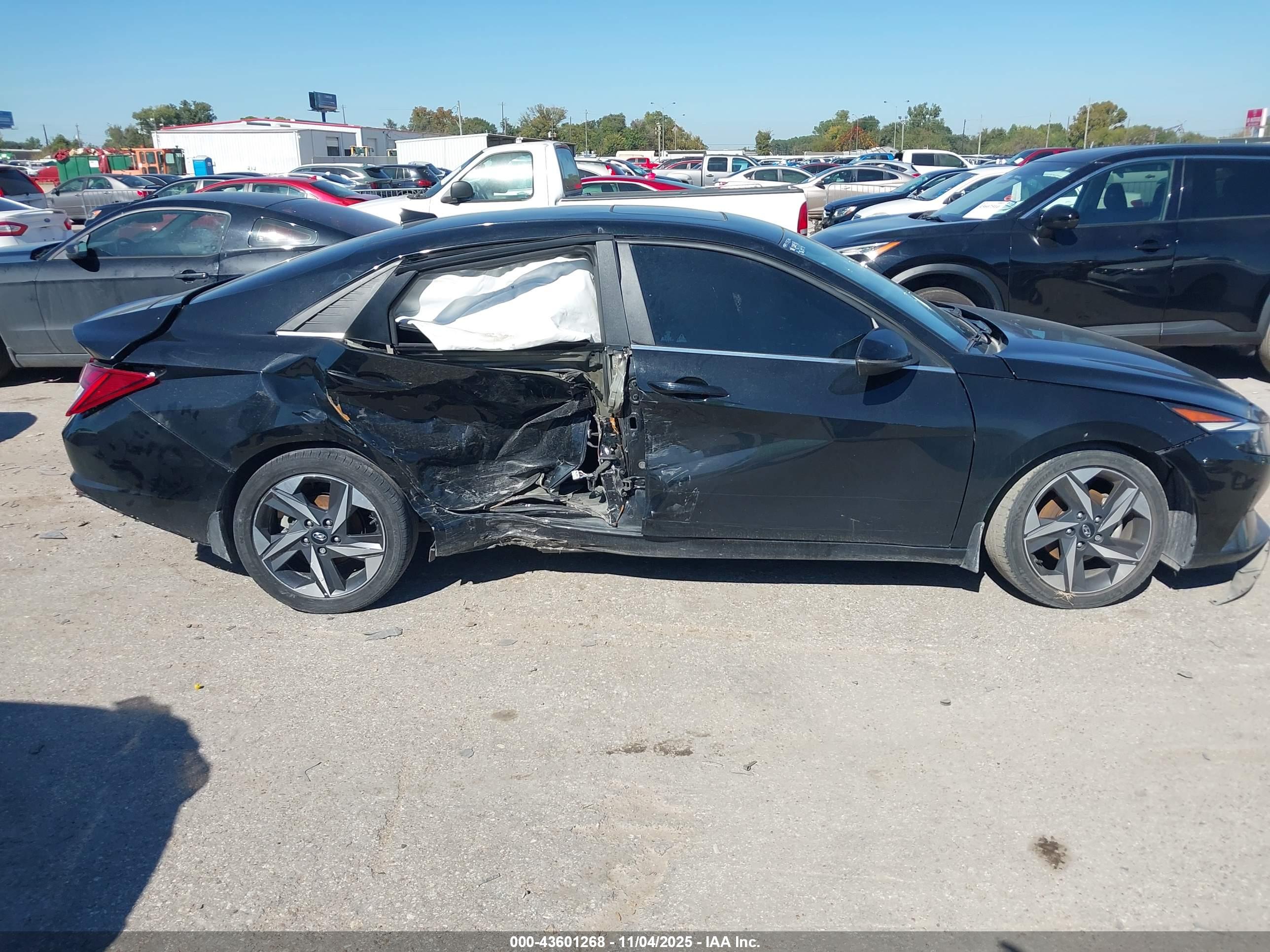 HYUNDAI ELANTRA image 6