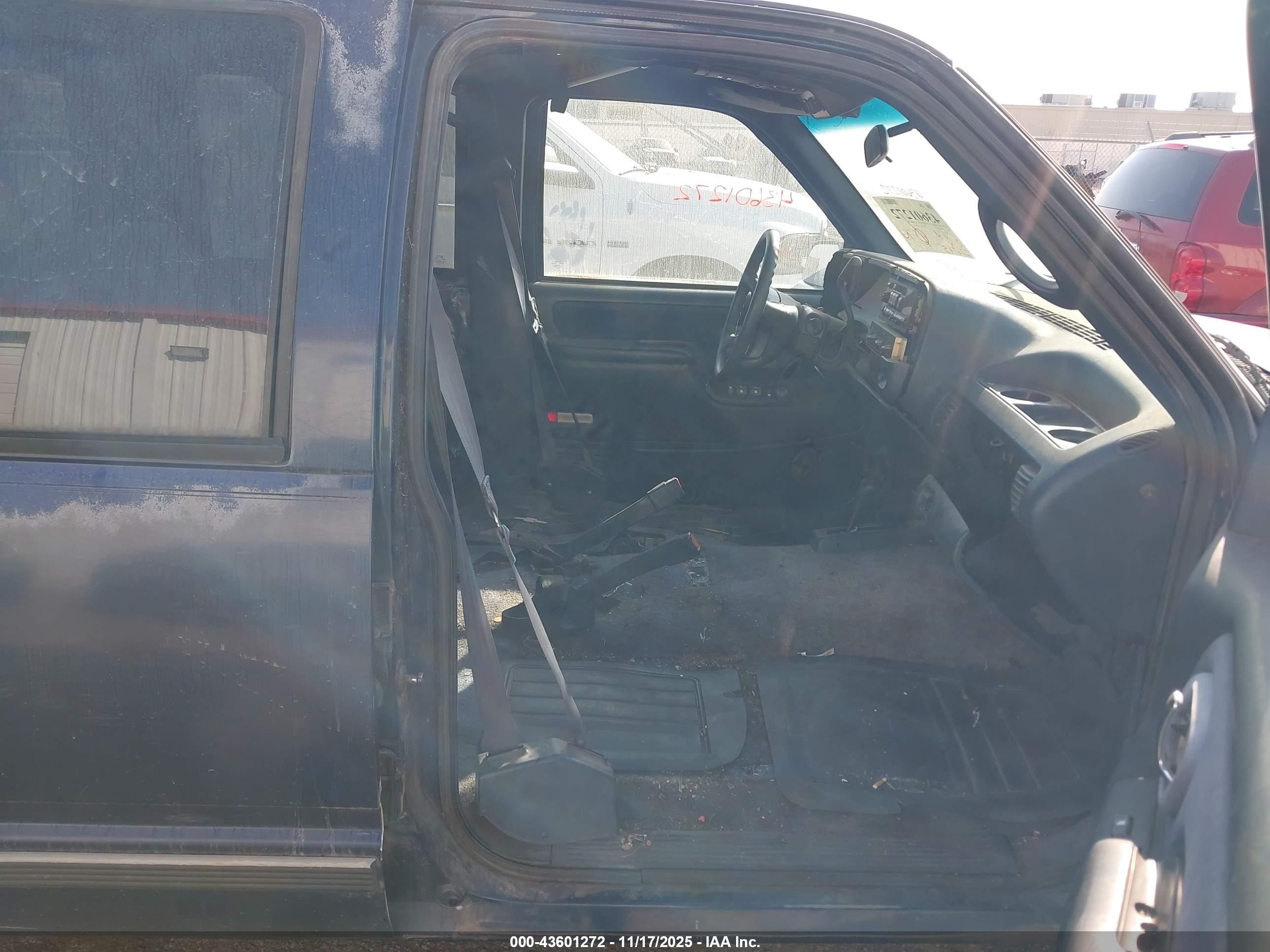CHEVROLET SUBURBAN image 5