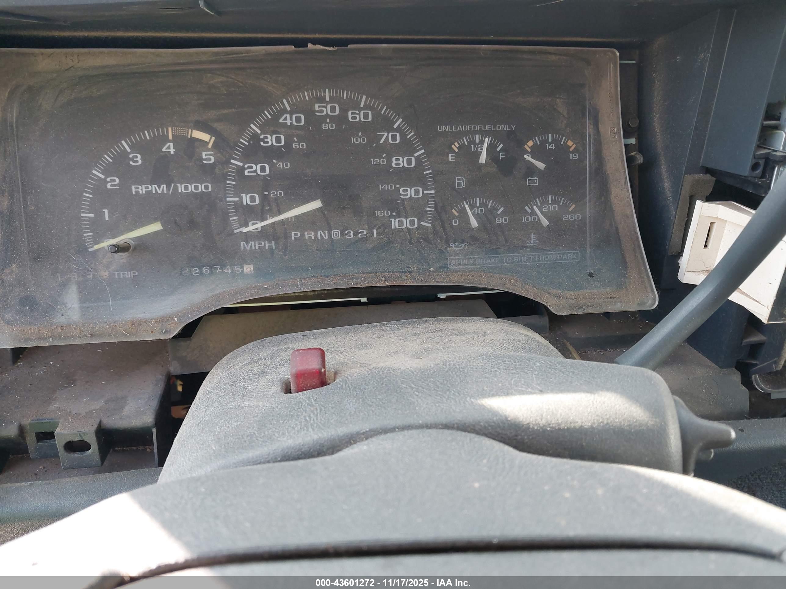 CHEVROLET SUBURBAN image 7