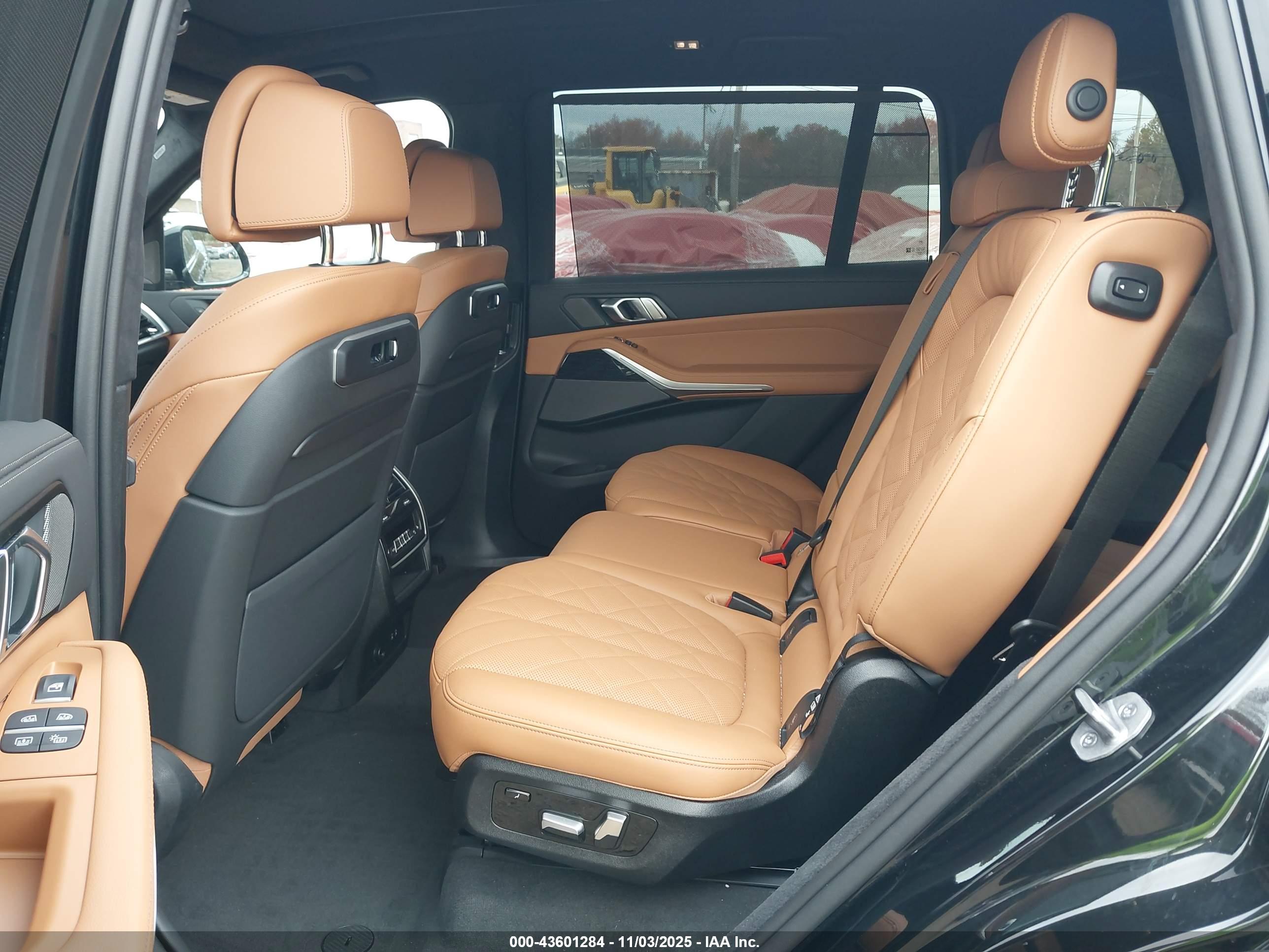 BMW X7 image 8