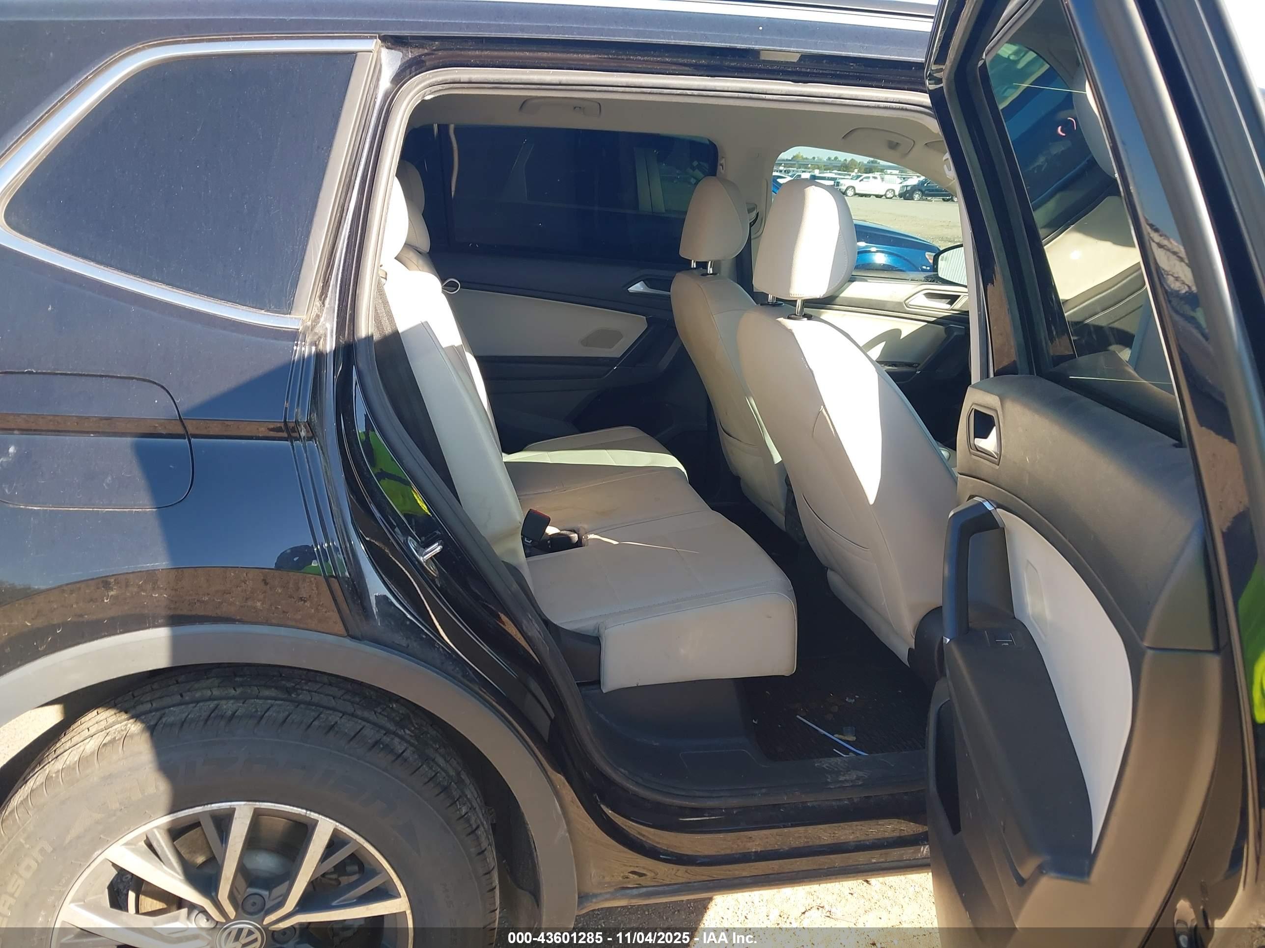 VOLKSWAGEN TIGUAN image 8