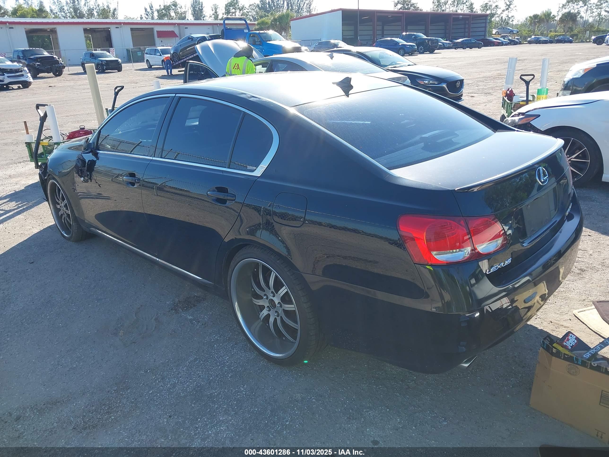LEXUS GS image 3