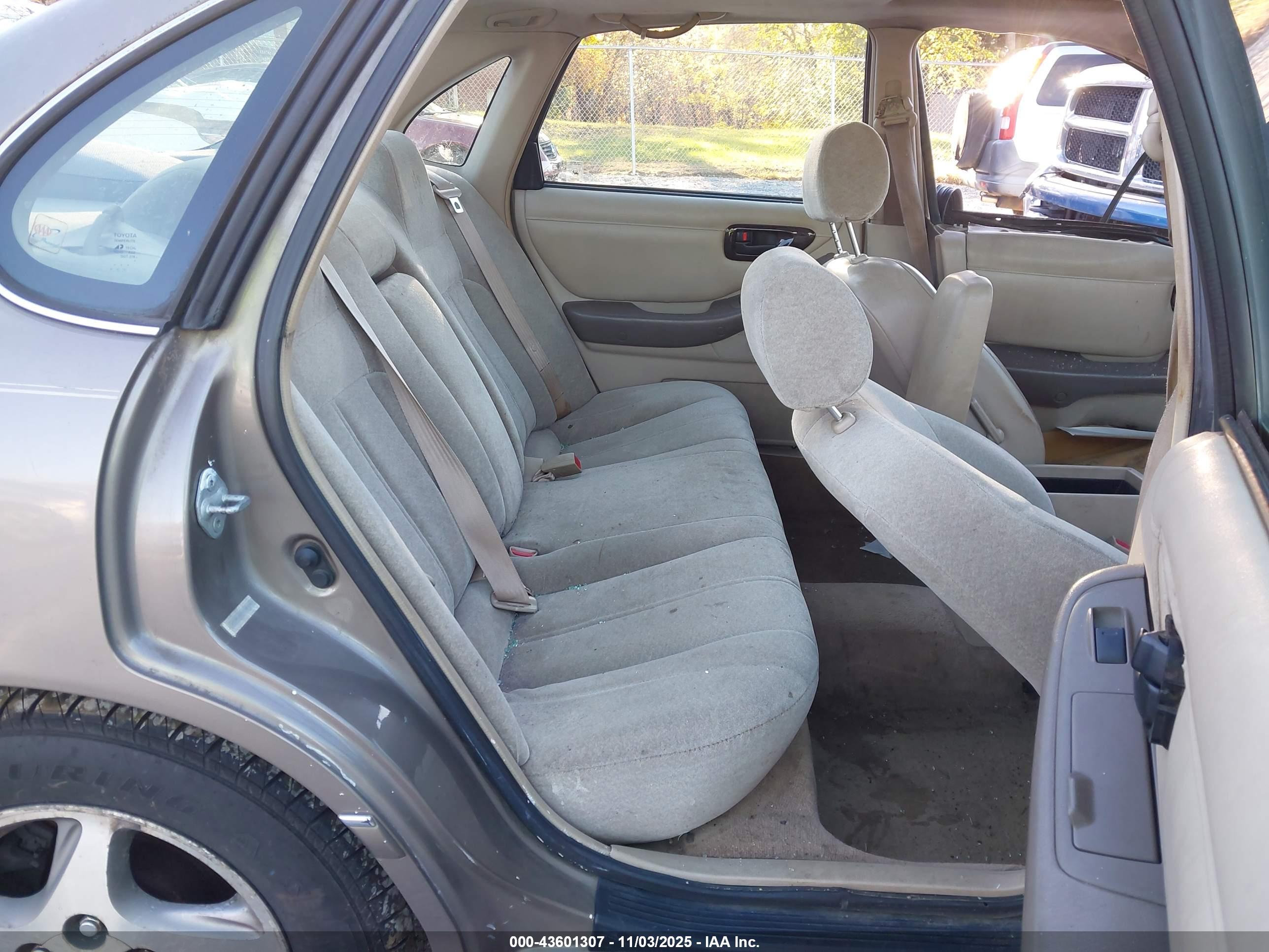 TOYOTA AVALON image 8