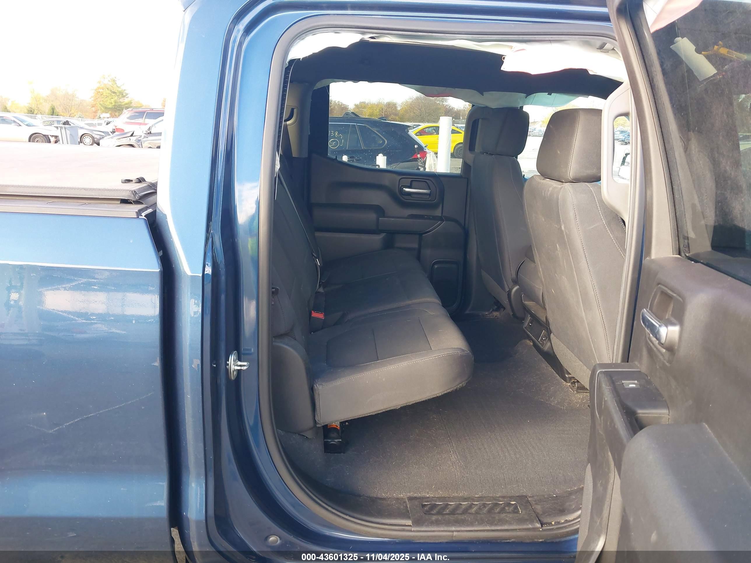 CHEVROLET SILVERADO image 8