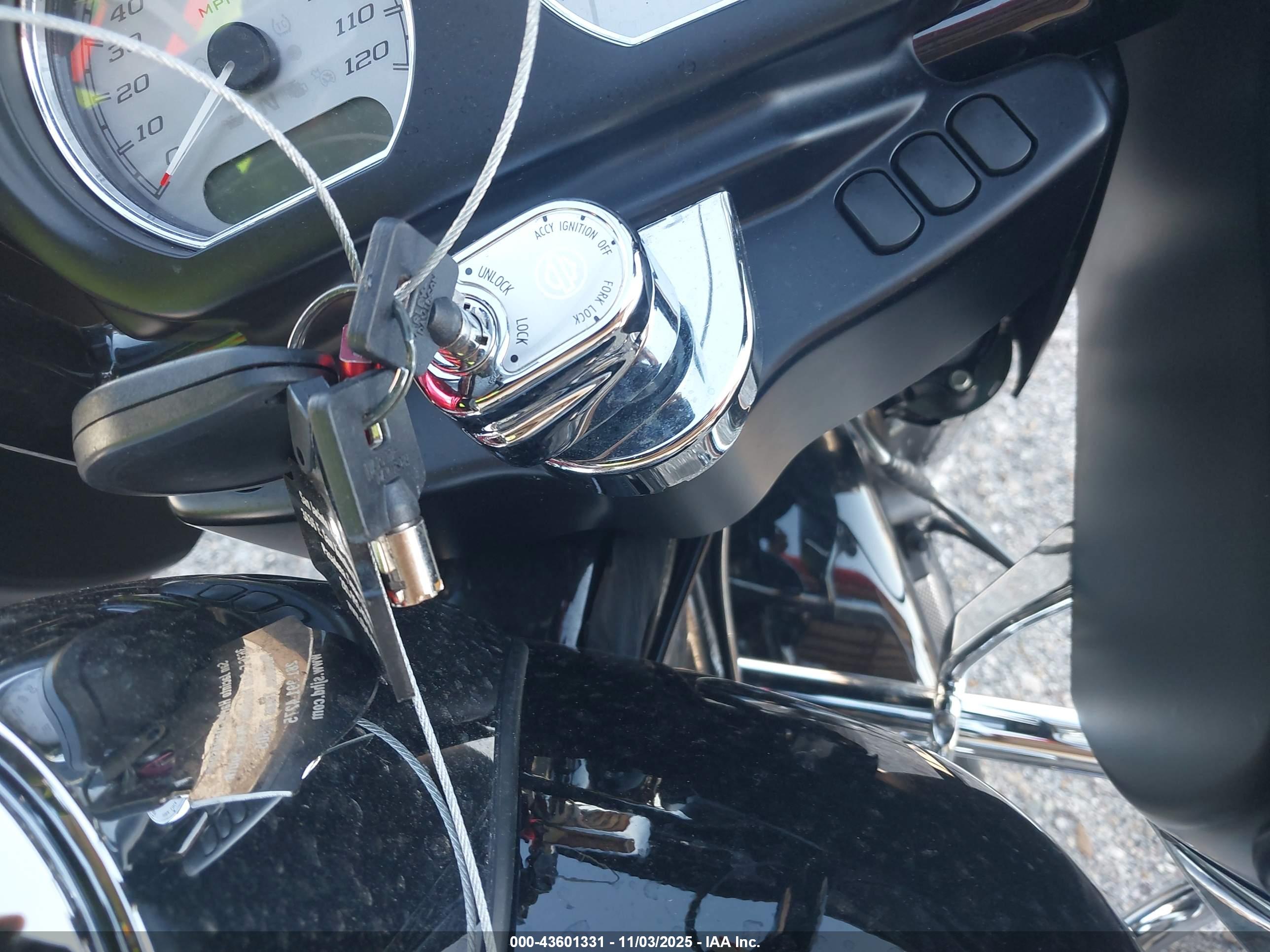 HARLEY-DAVIDSON FLTRX image 11