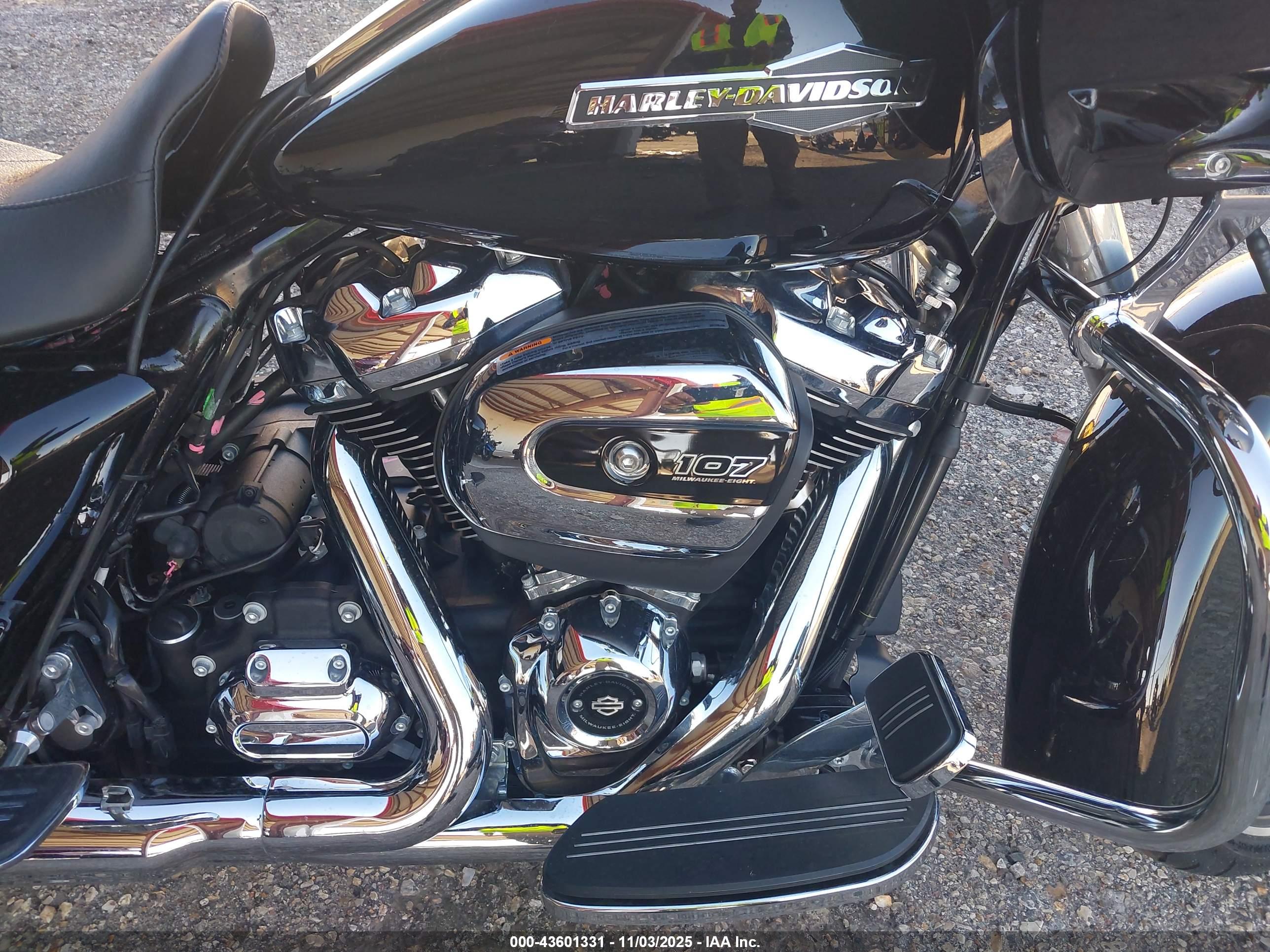HARLEY-DAVIDSON FLTRX image 8