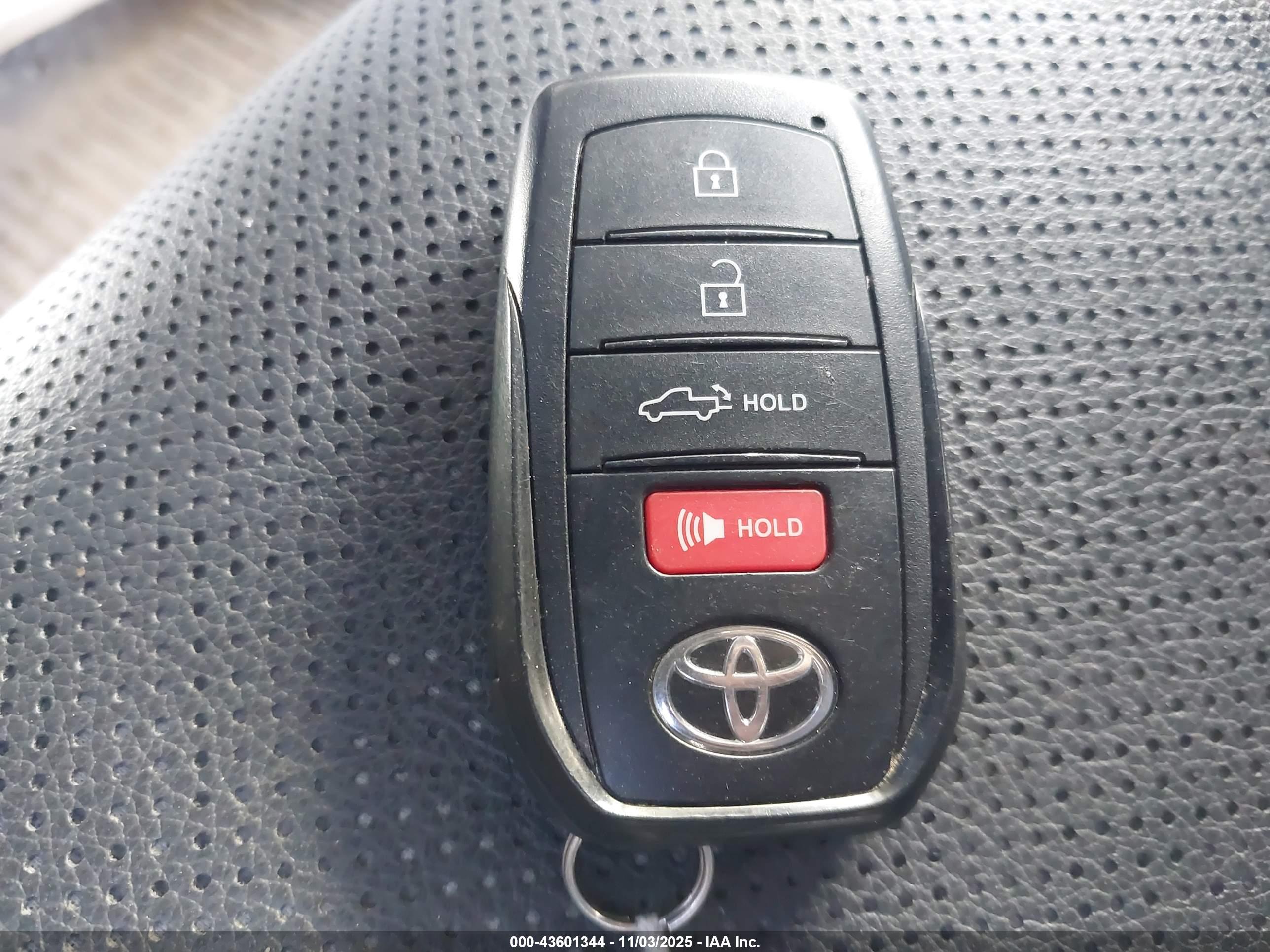 TOYOTA TUNDRA image 11