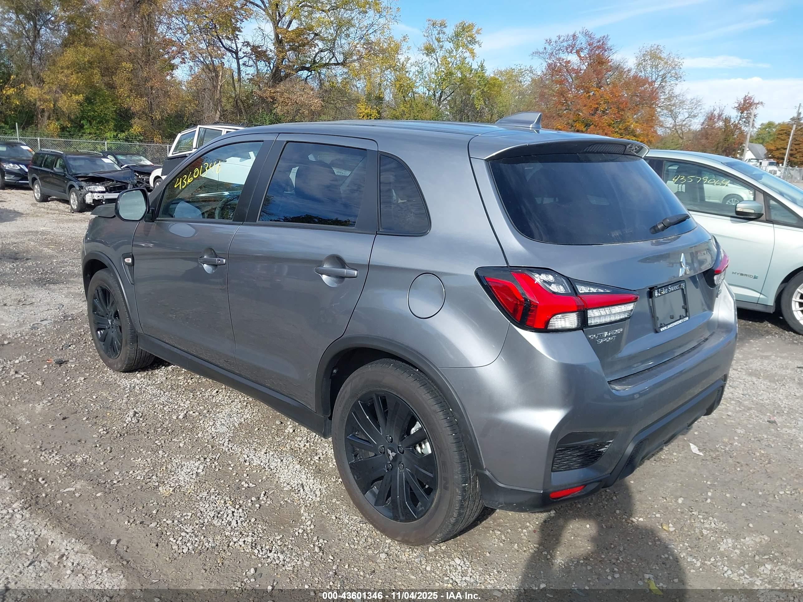MITSUBISHI OUTLANDER image 3
