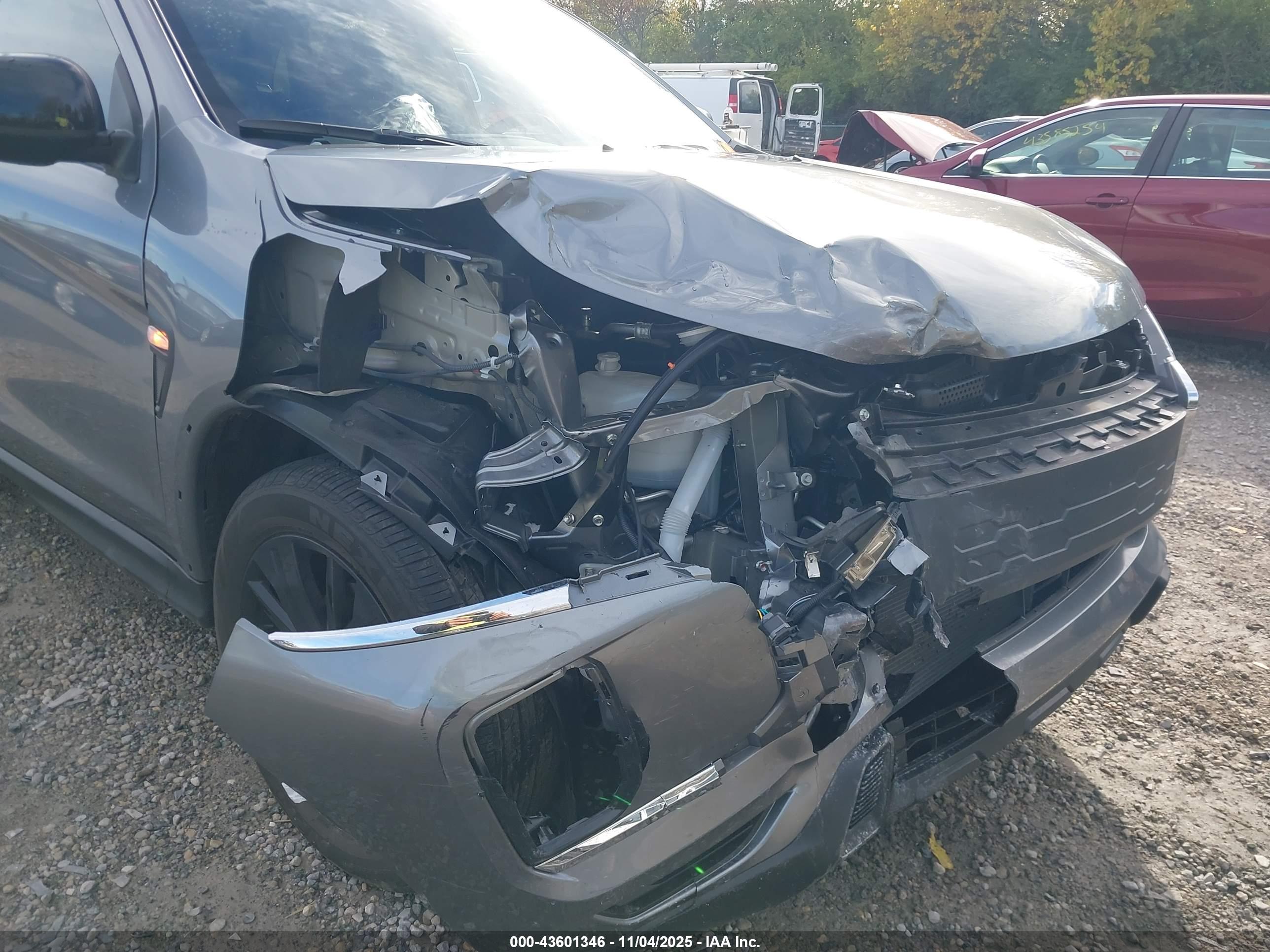 MITSUBISHI OUTLANDER image 6