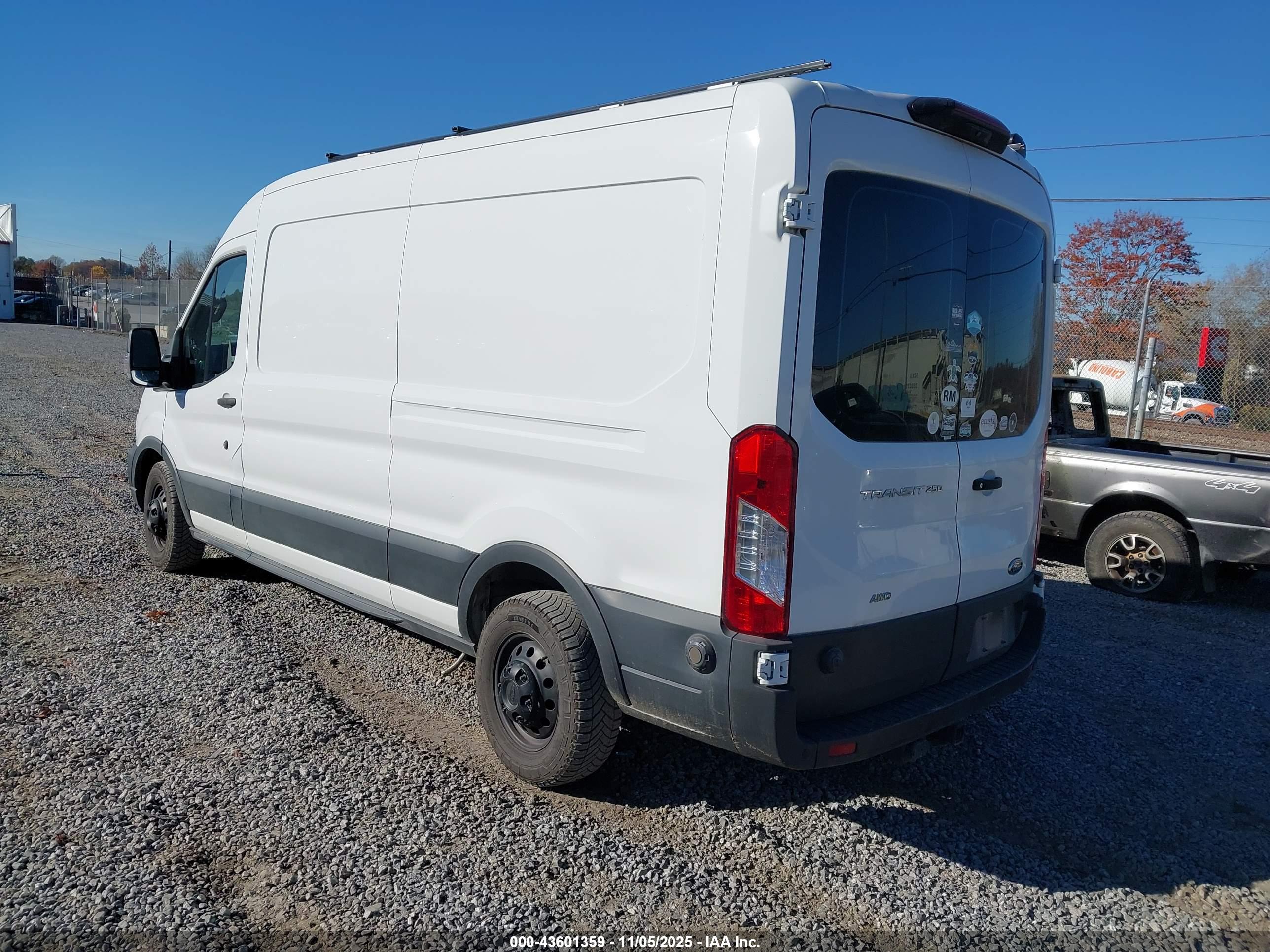 FORD TRANSIT-250 image 3