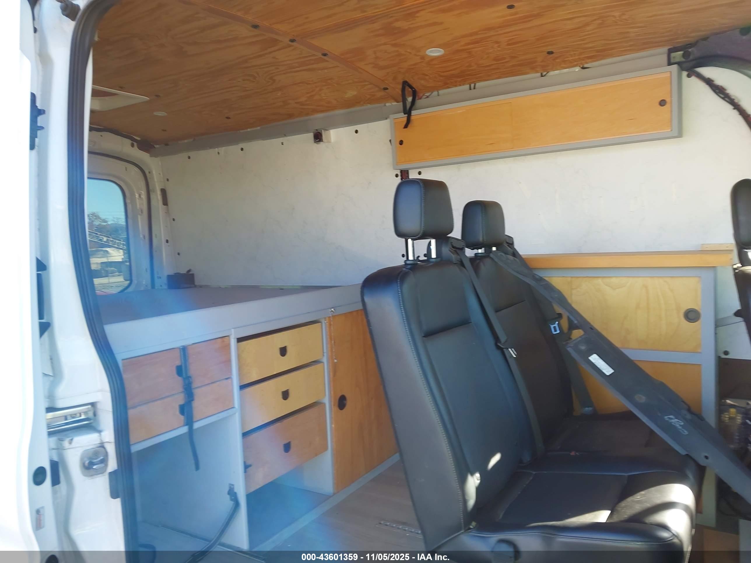 FORD TRANSIT-250 image 8