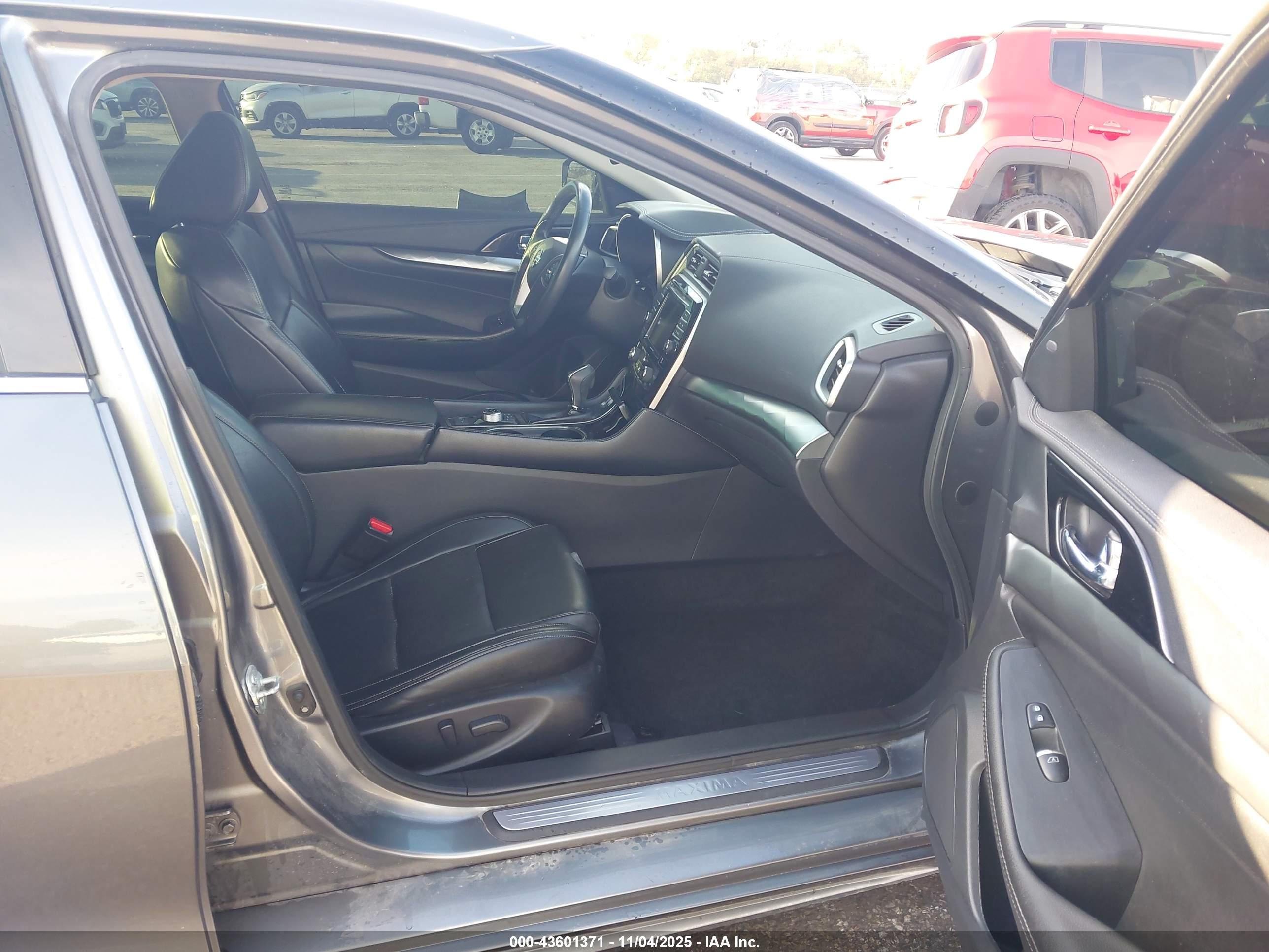 NISSAN MAXIMA image 5