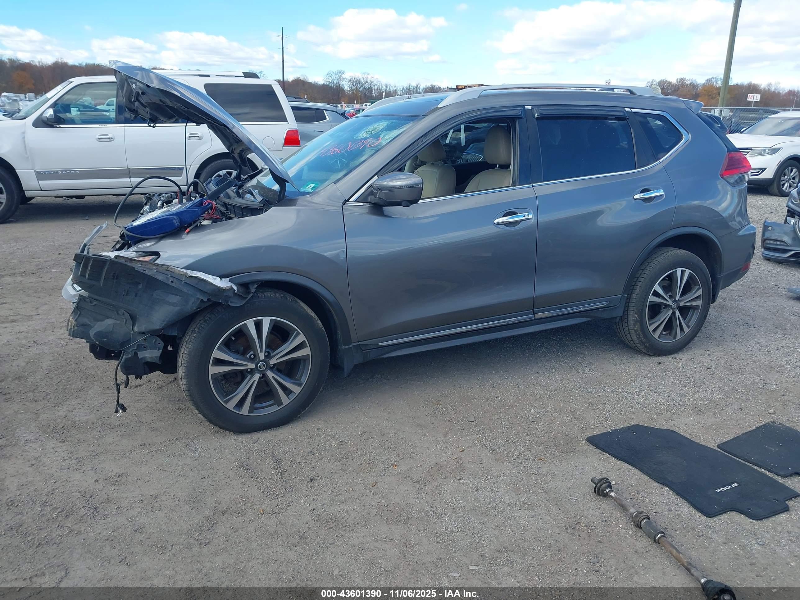 NISSAN ROGUE image 2