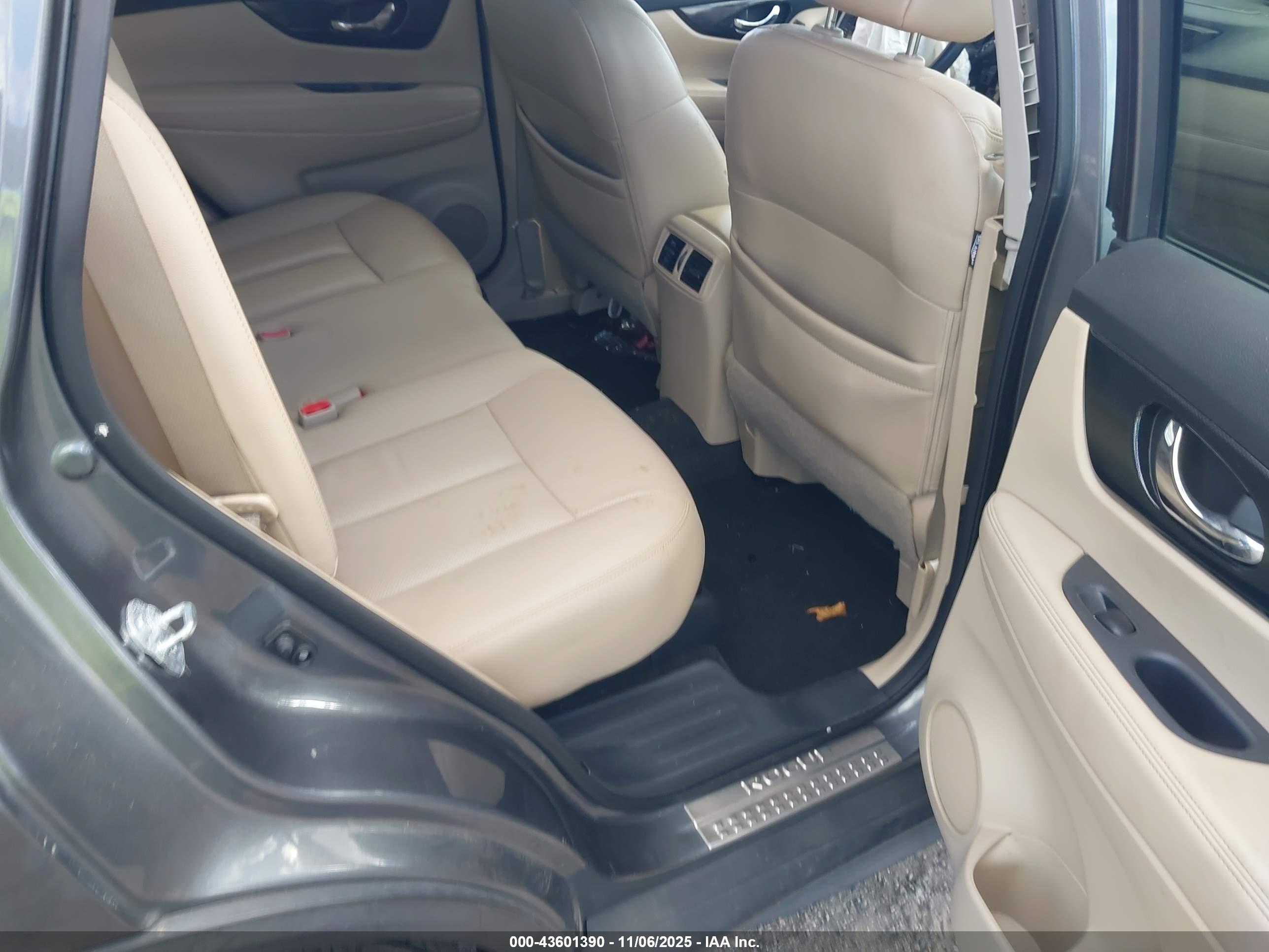 NISSAN ROGUE image 8