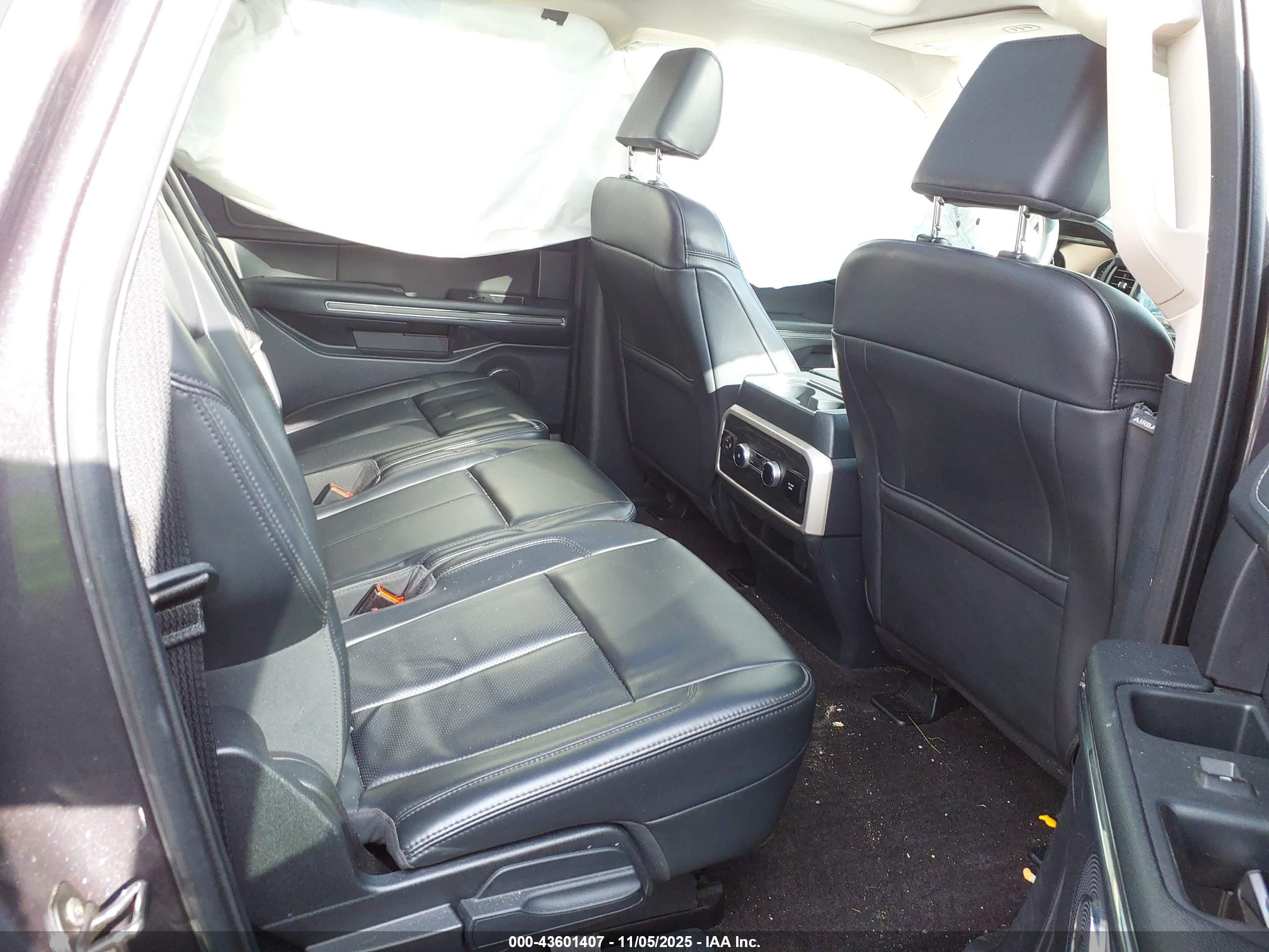 FORD EXPEDITION image 8