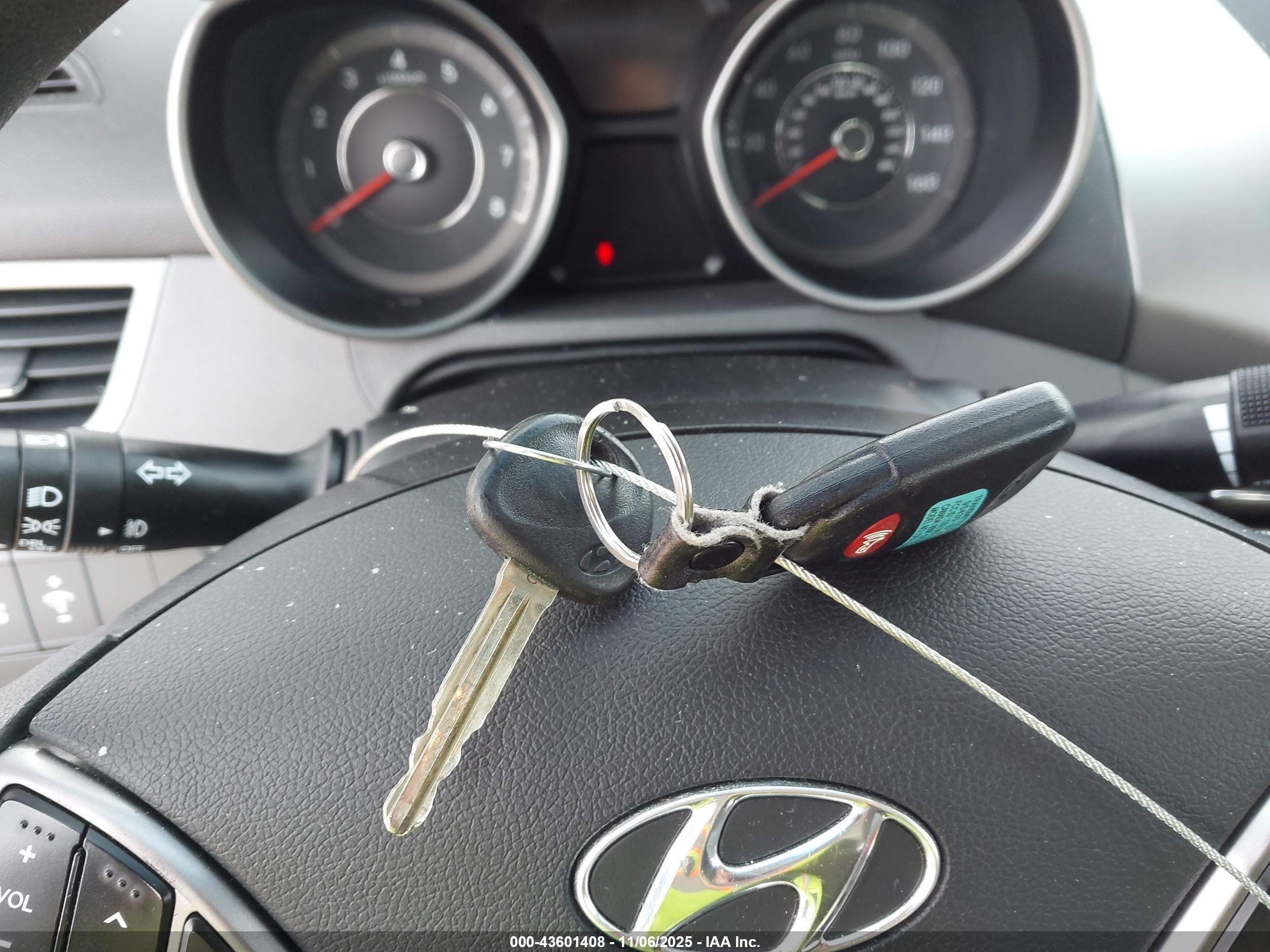HYUNDAI ELANTRA image 11